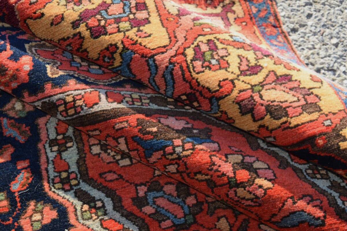 Persian oriental carpet, ancient Iranian Malayer: 0.90 x 1.40 metres