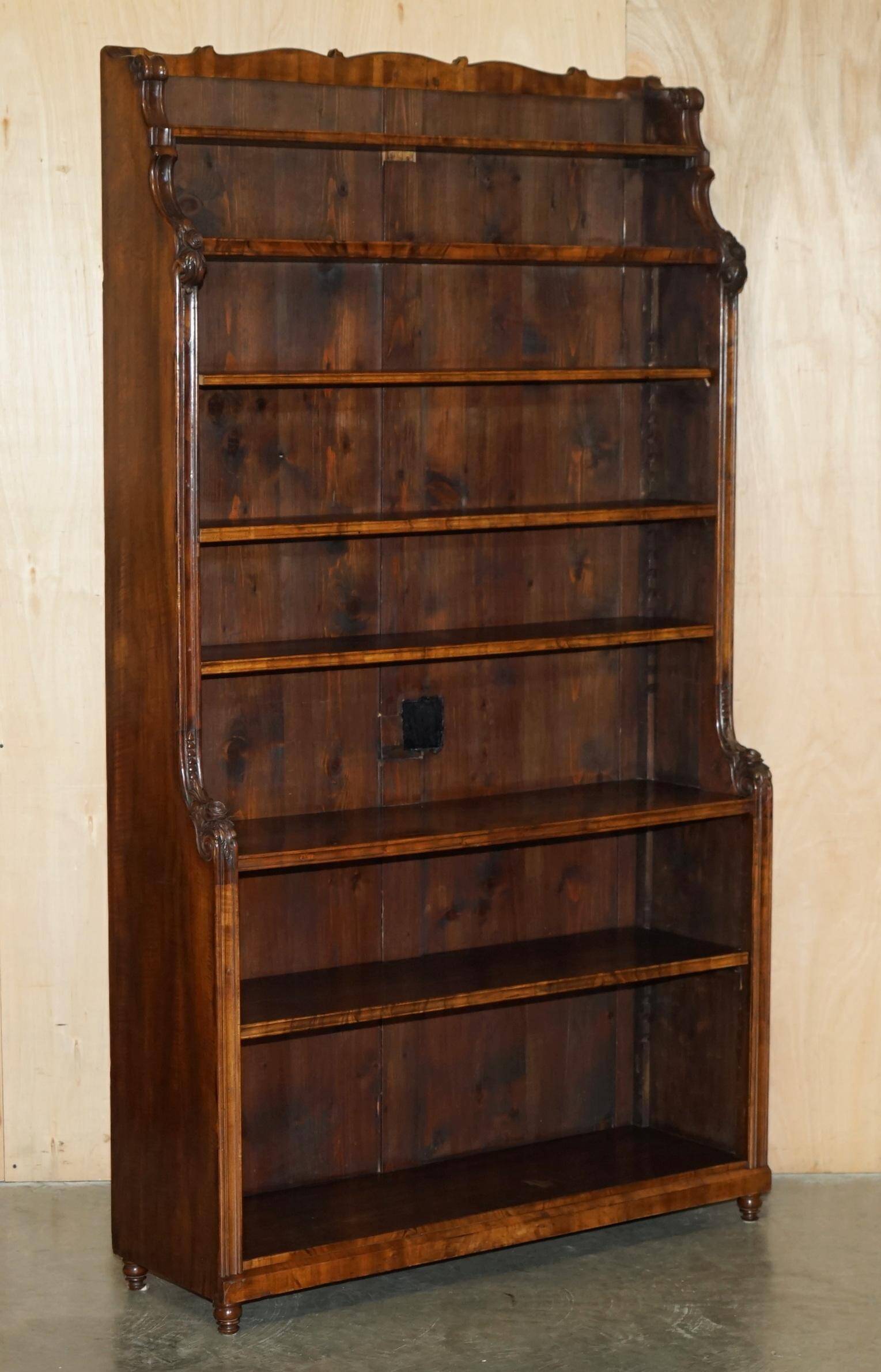 Pair of Regency cascade bookshelves in hardwood, 2.1 m in height.