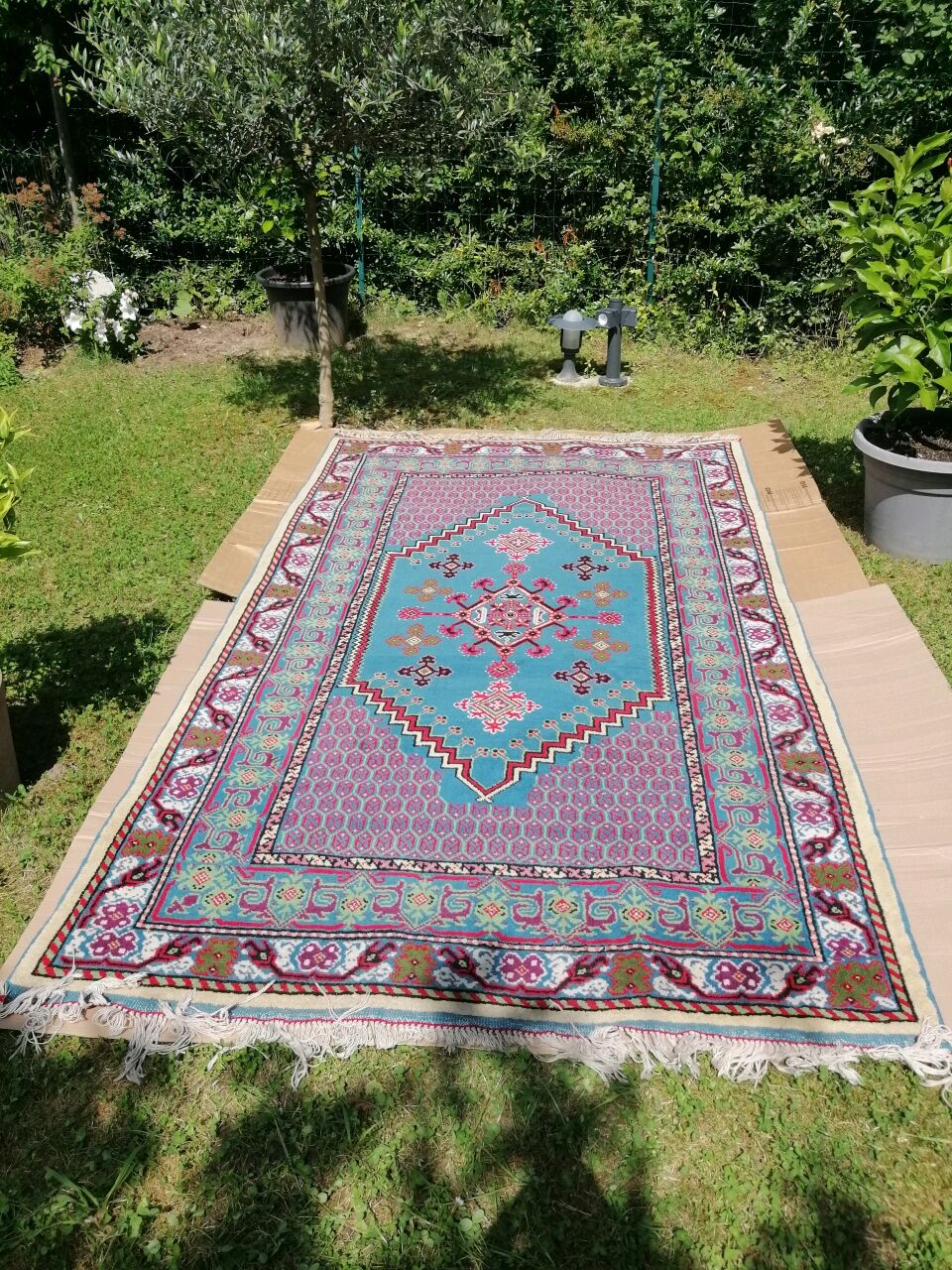 Tunisian carpet in turquoise wool and fuchsia 157x267cm