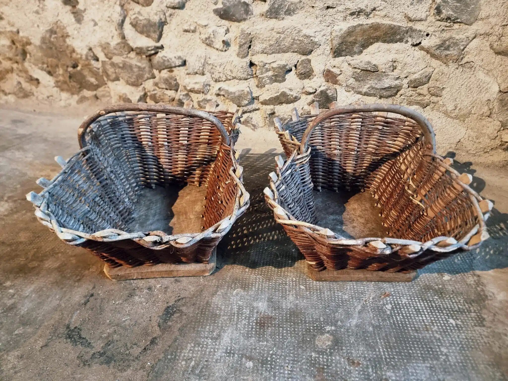 Pair of early 20th century French wicker grape harvest baskets – Rustic vineyard set