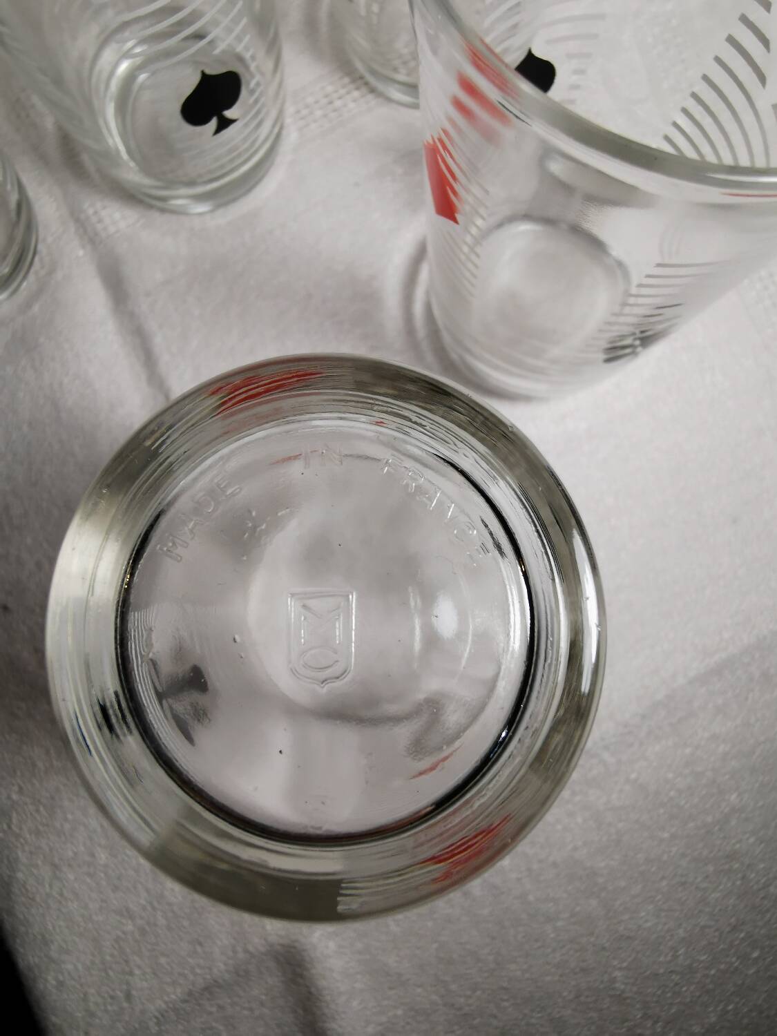 Water glasses card game