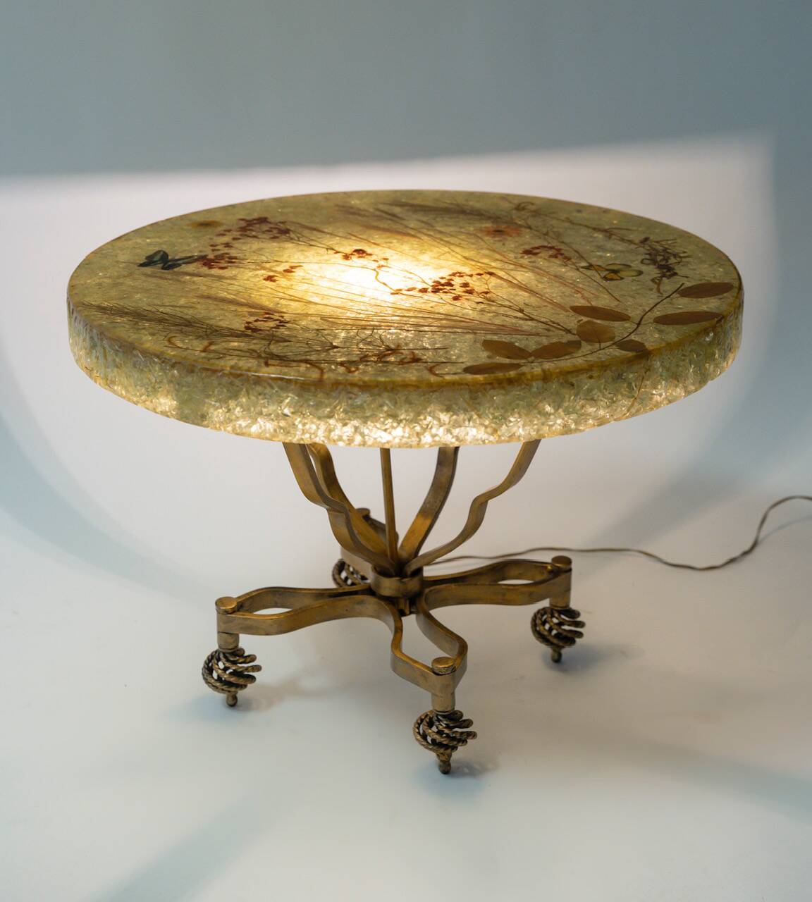 Accolay side table in resin and gold-tone metal
