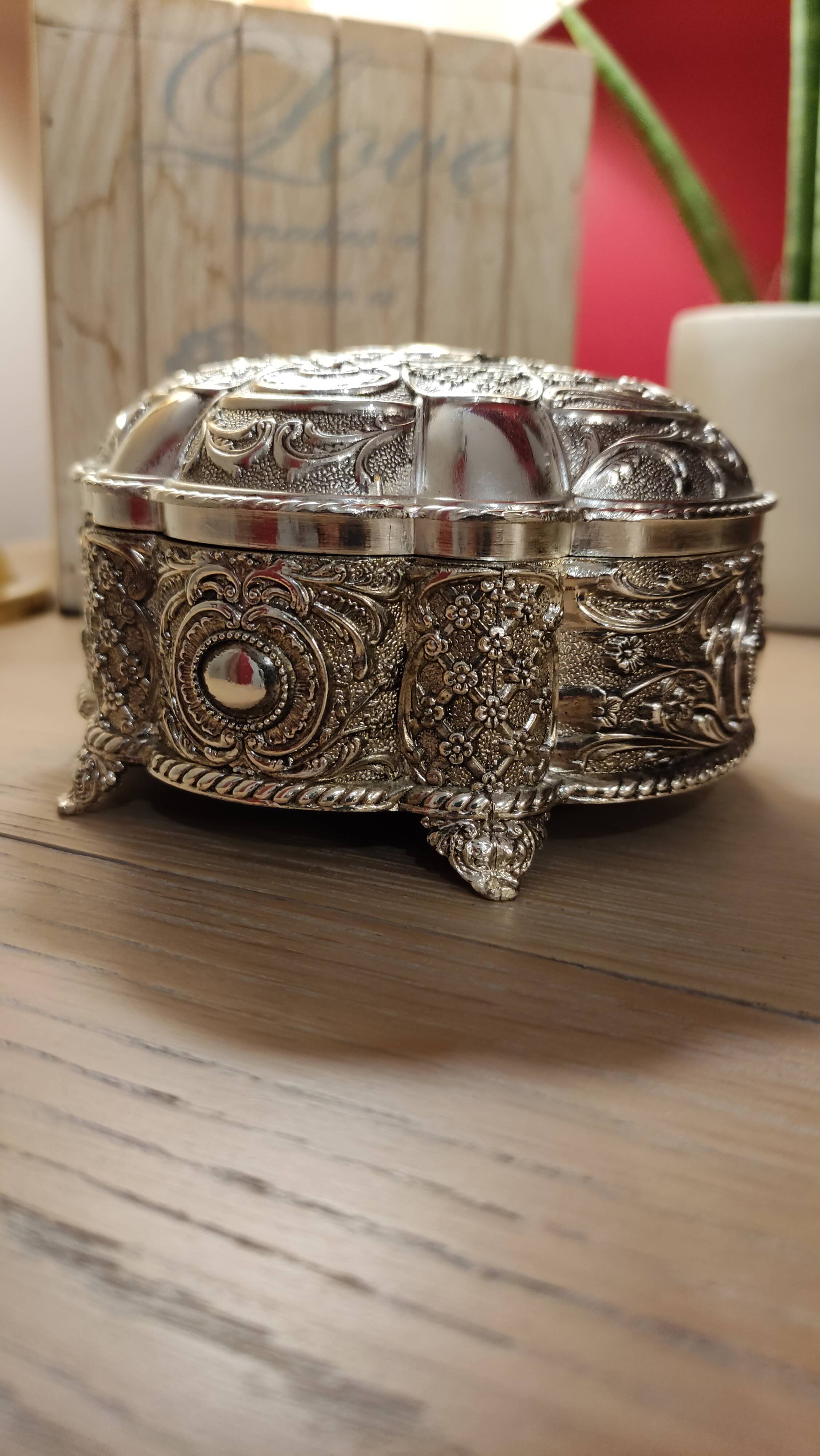 Beautiful silver metal jewelry box