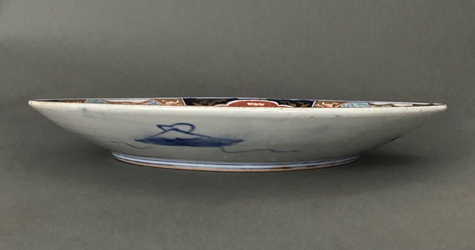 Large porcelain dish of Imari XIXth floral decoration