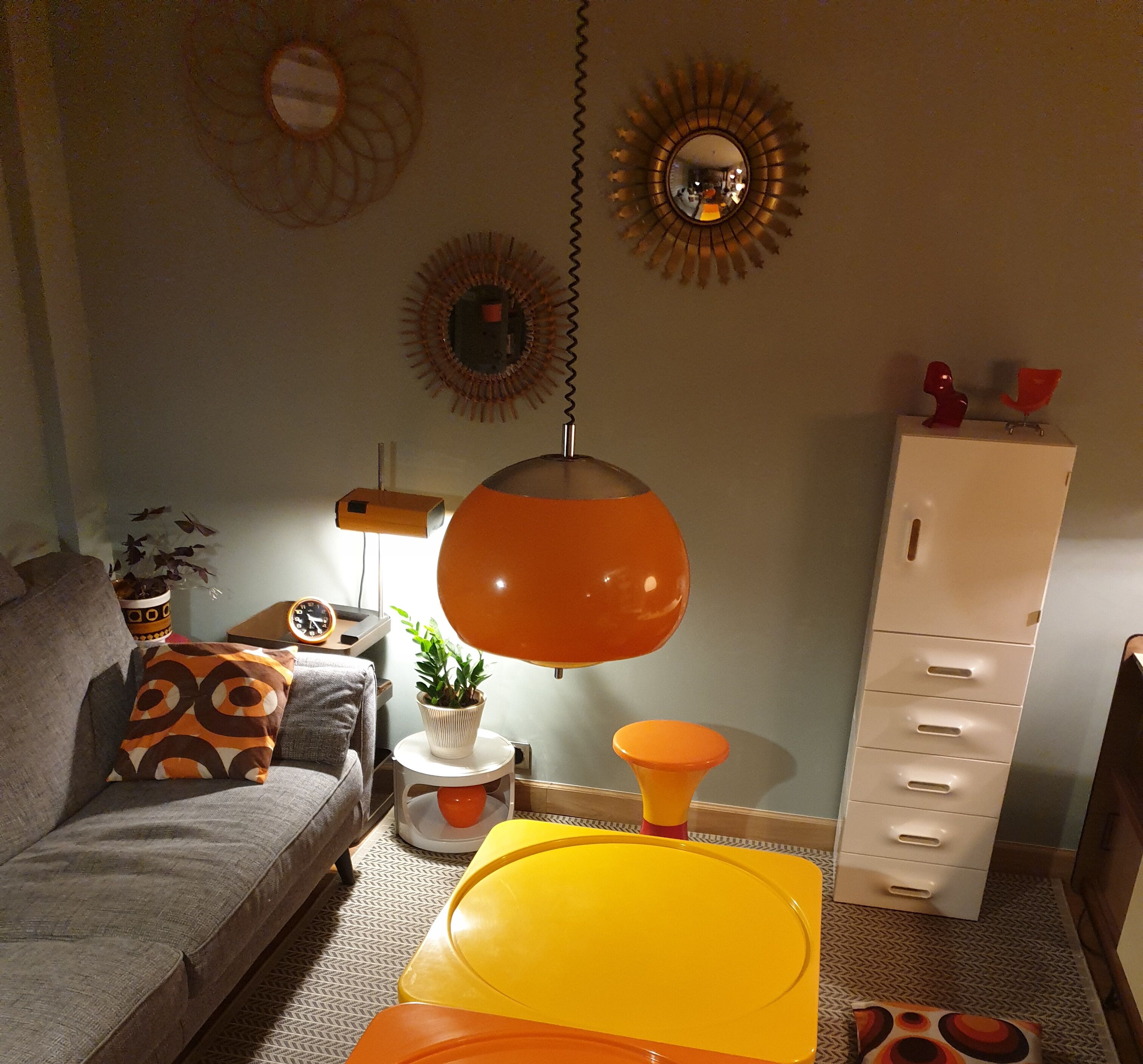 Lot table basse coffre orange  pivotante + tatam sramp 70's