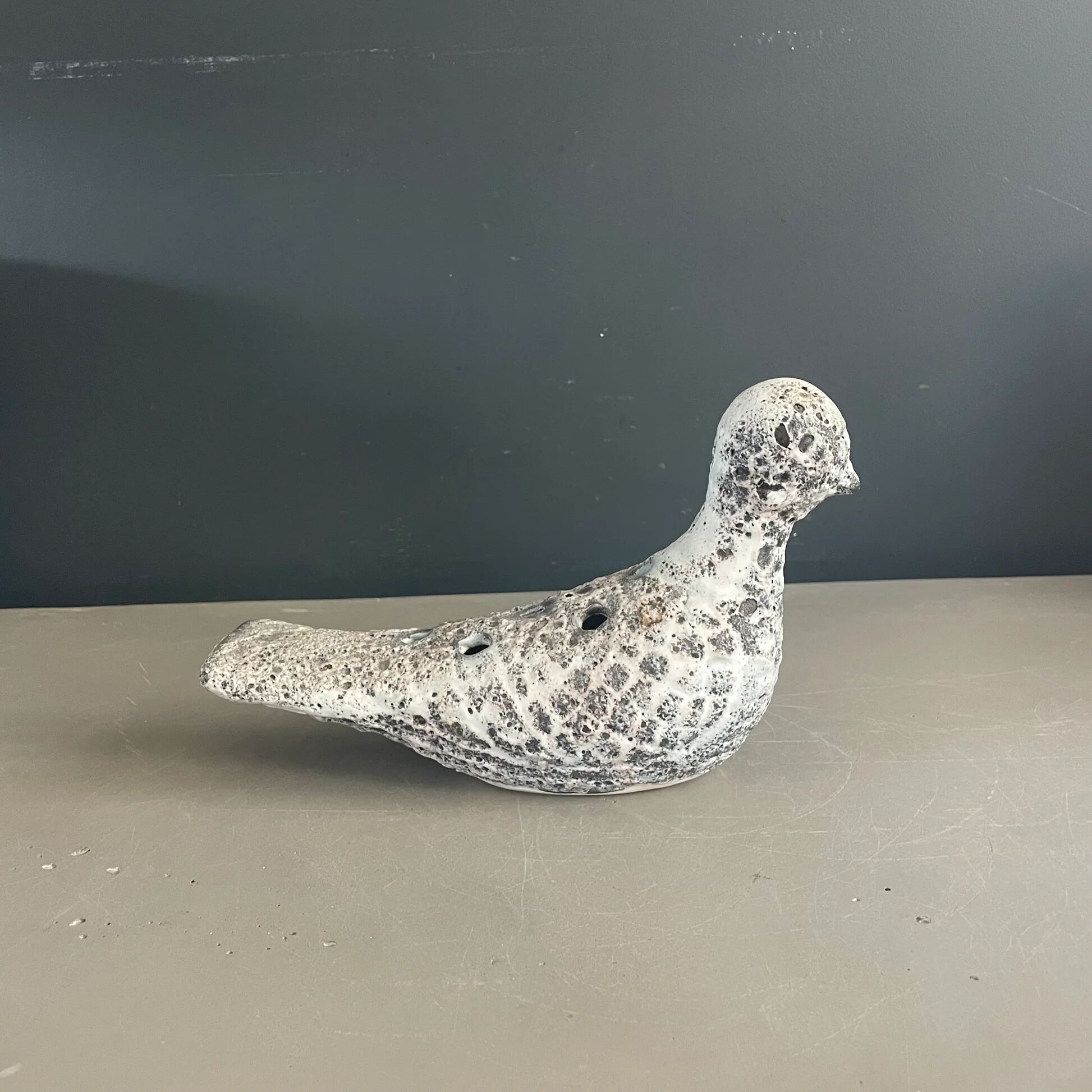 Oiseau pique-fleurs en céramique fat lava