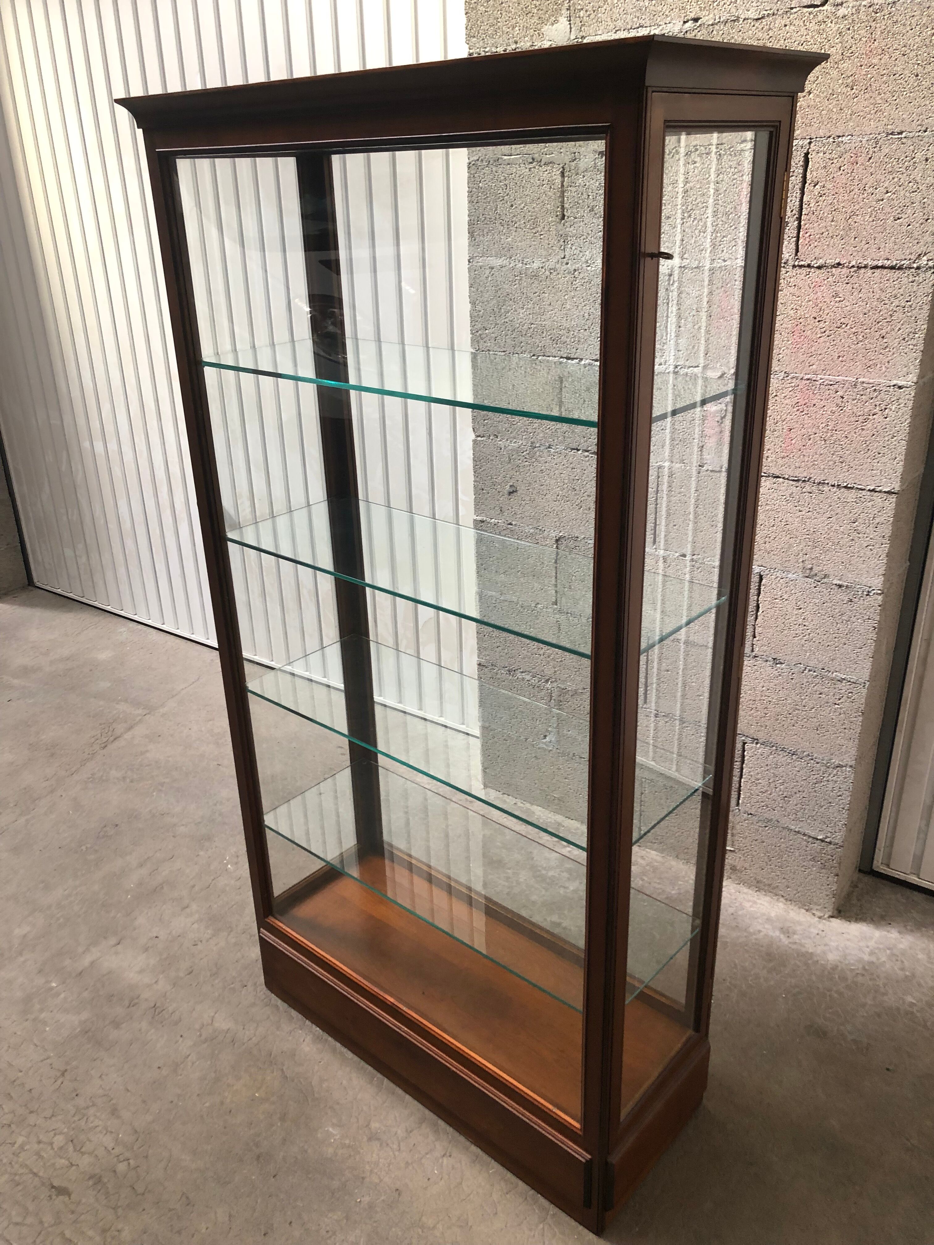Clear mahogany showcase 40/50 years