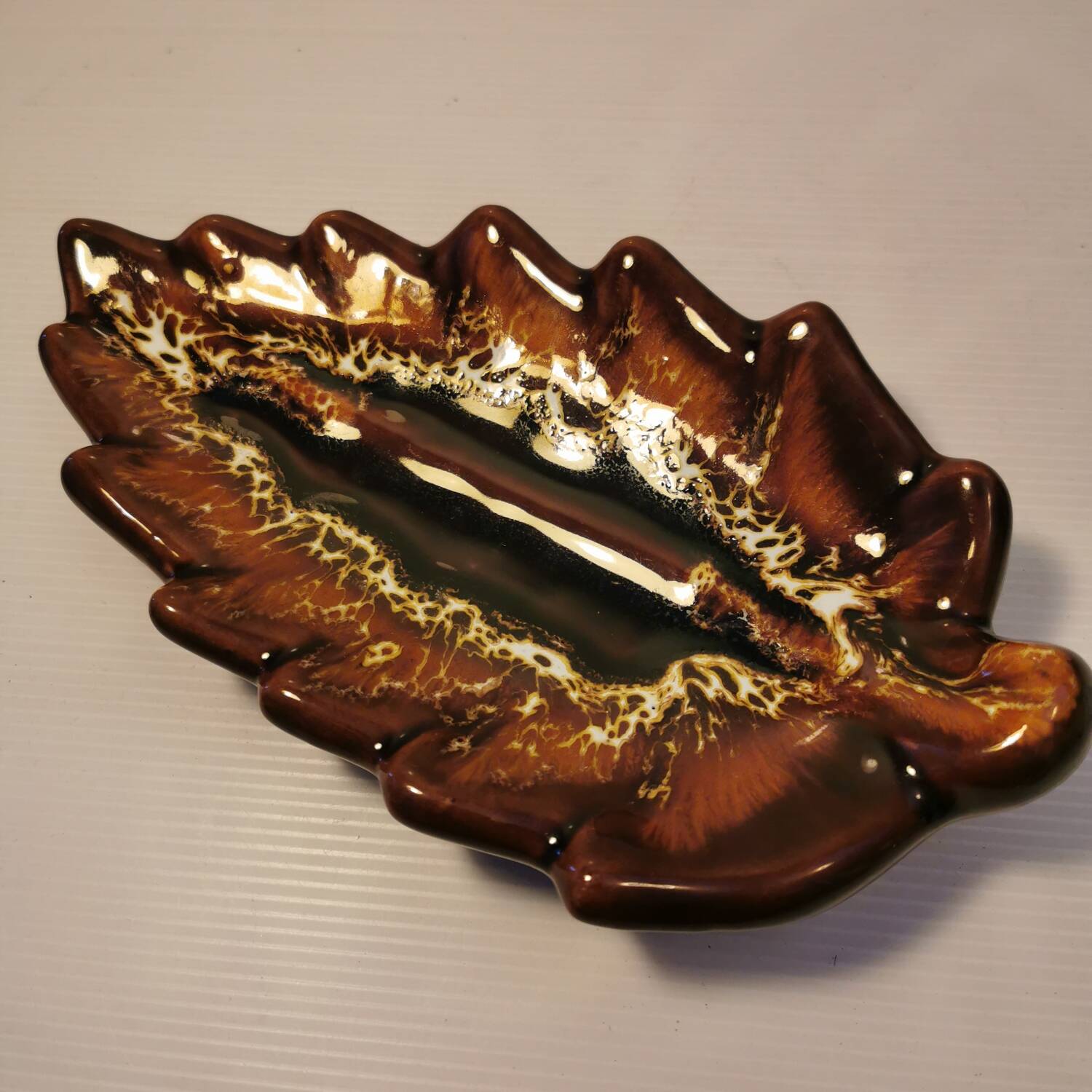 Vallauris, flat / leaf shape pocket