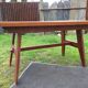 Table vintage René Gabriel pieds compas en chêne d’époque reconstruction