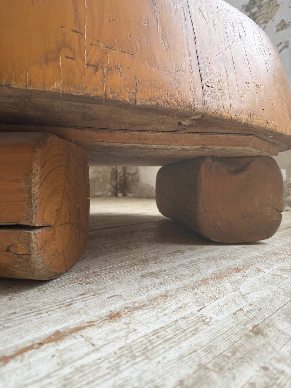 Brutalist coffee table "round log" XL