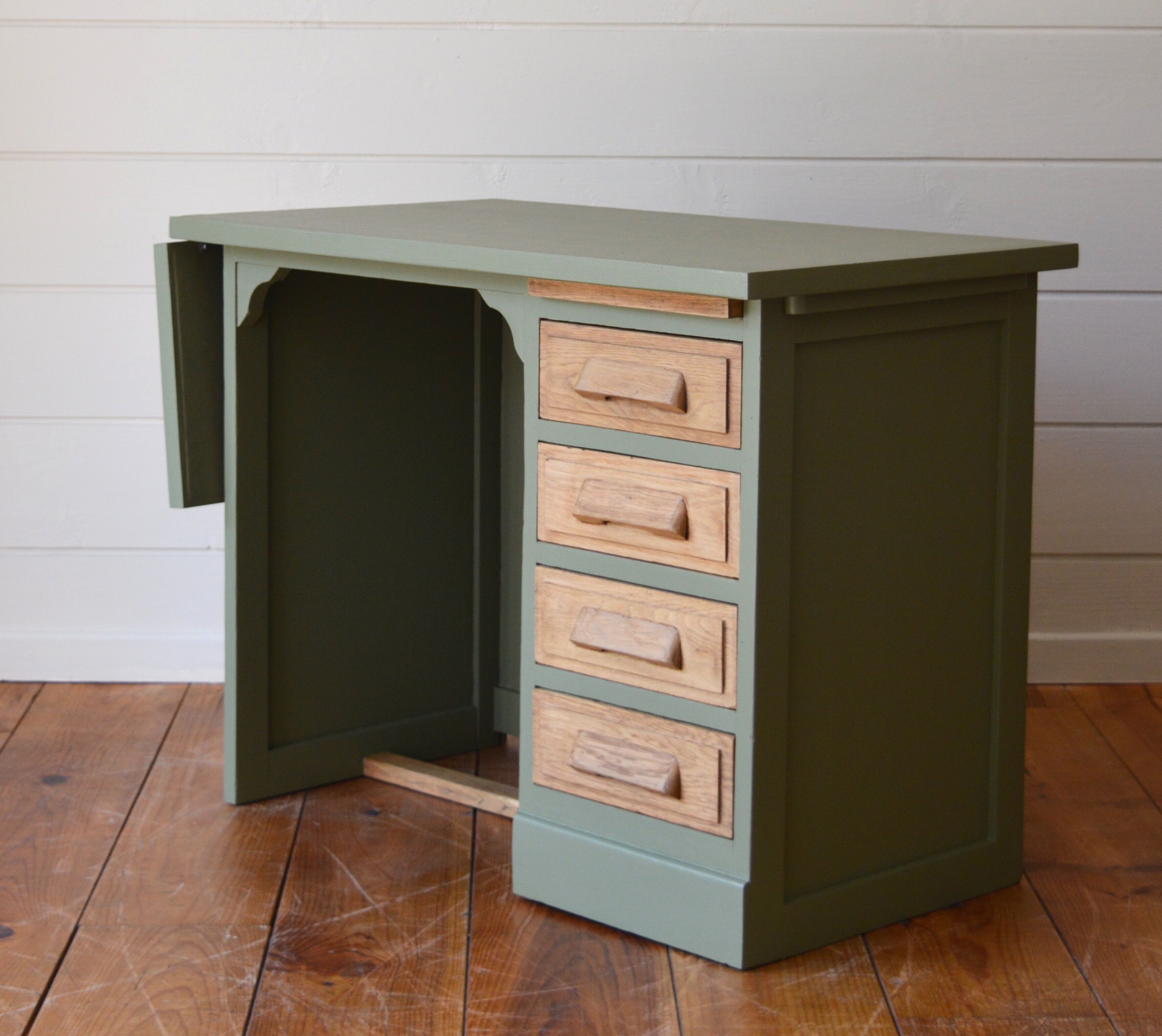 Children's desk