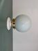 Applique ou plafonnier globe vintage en opaline blanche