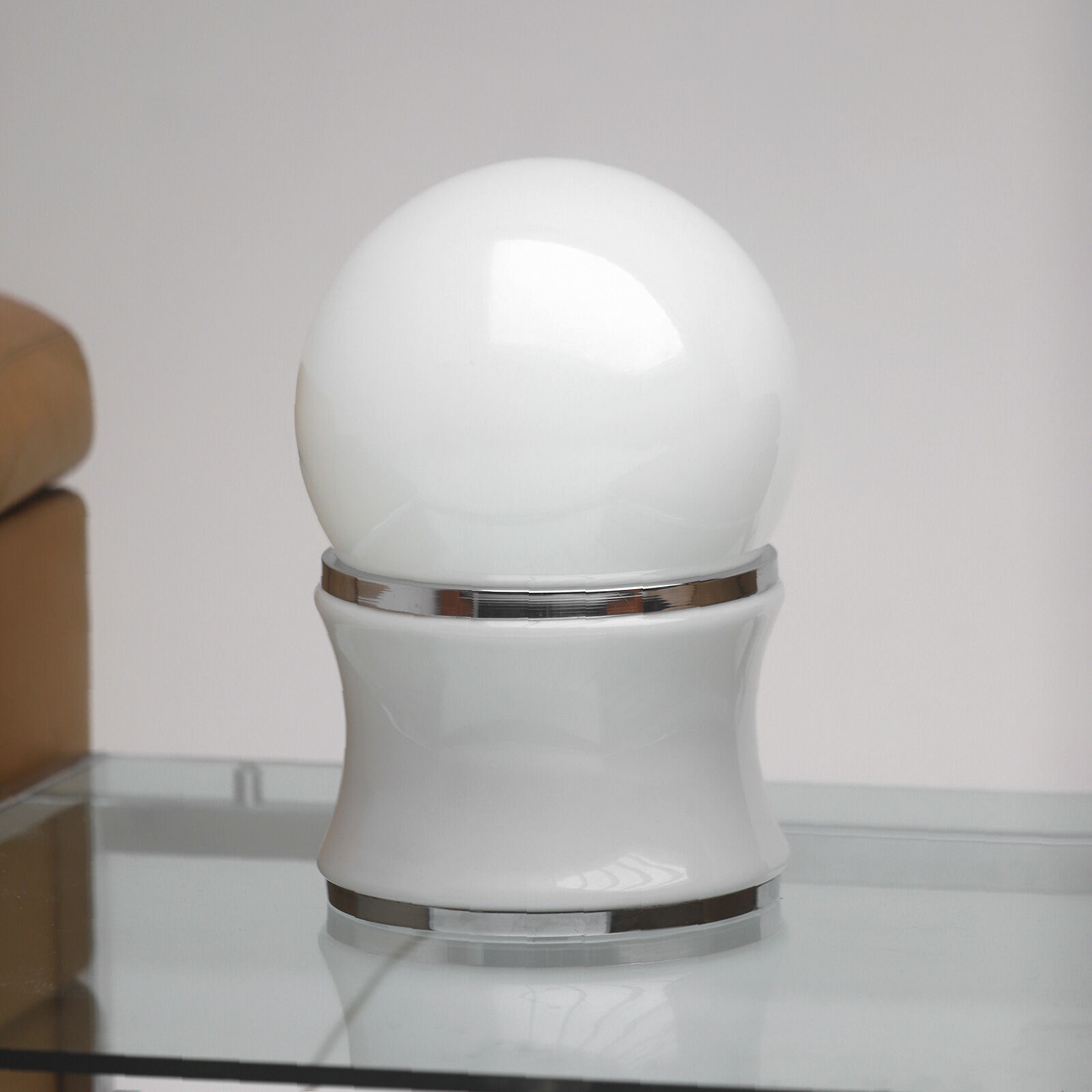 White table lamp in white opaline glass 1970s