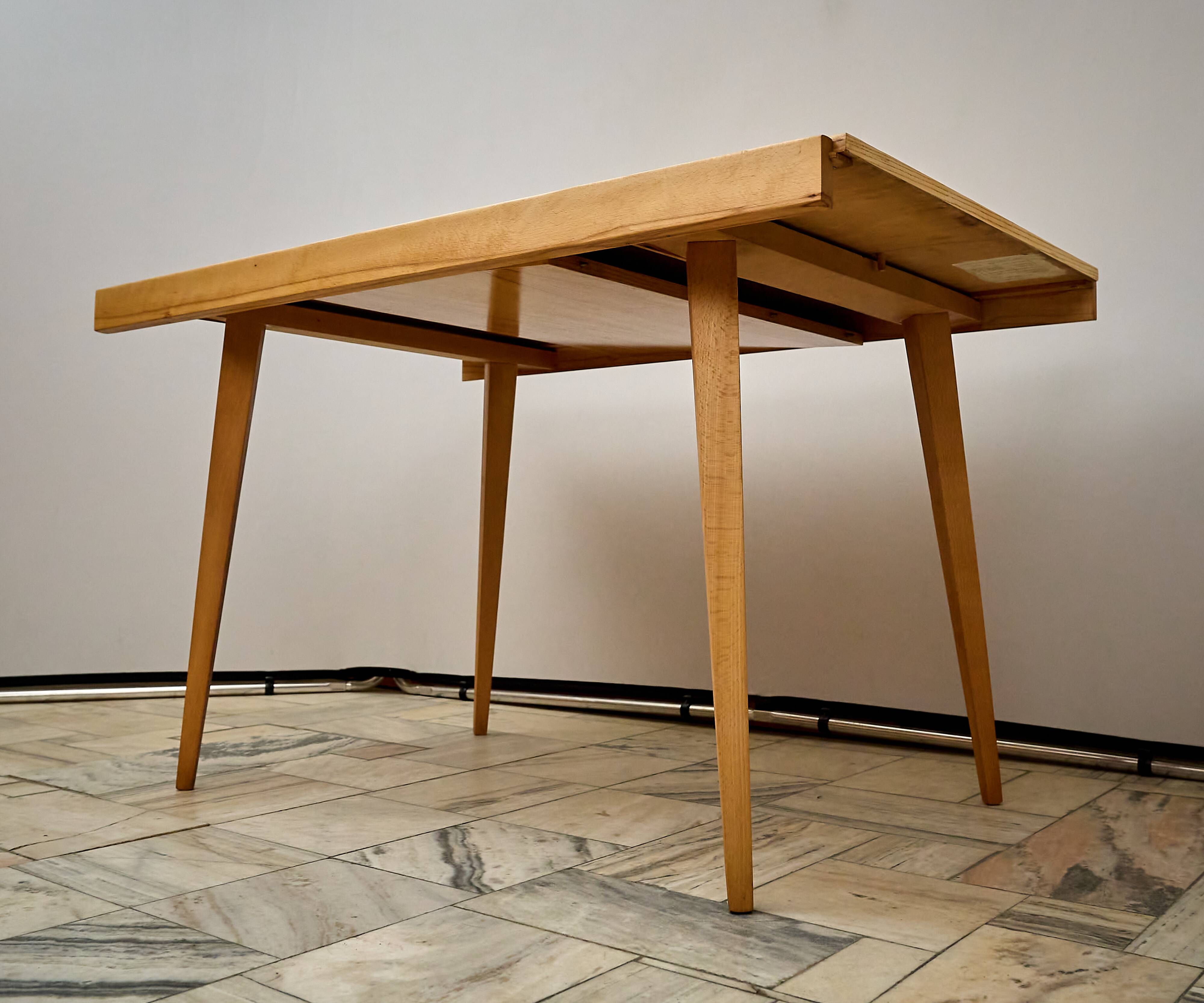 Table à manger extensible en frêne du milieu du siècle