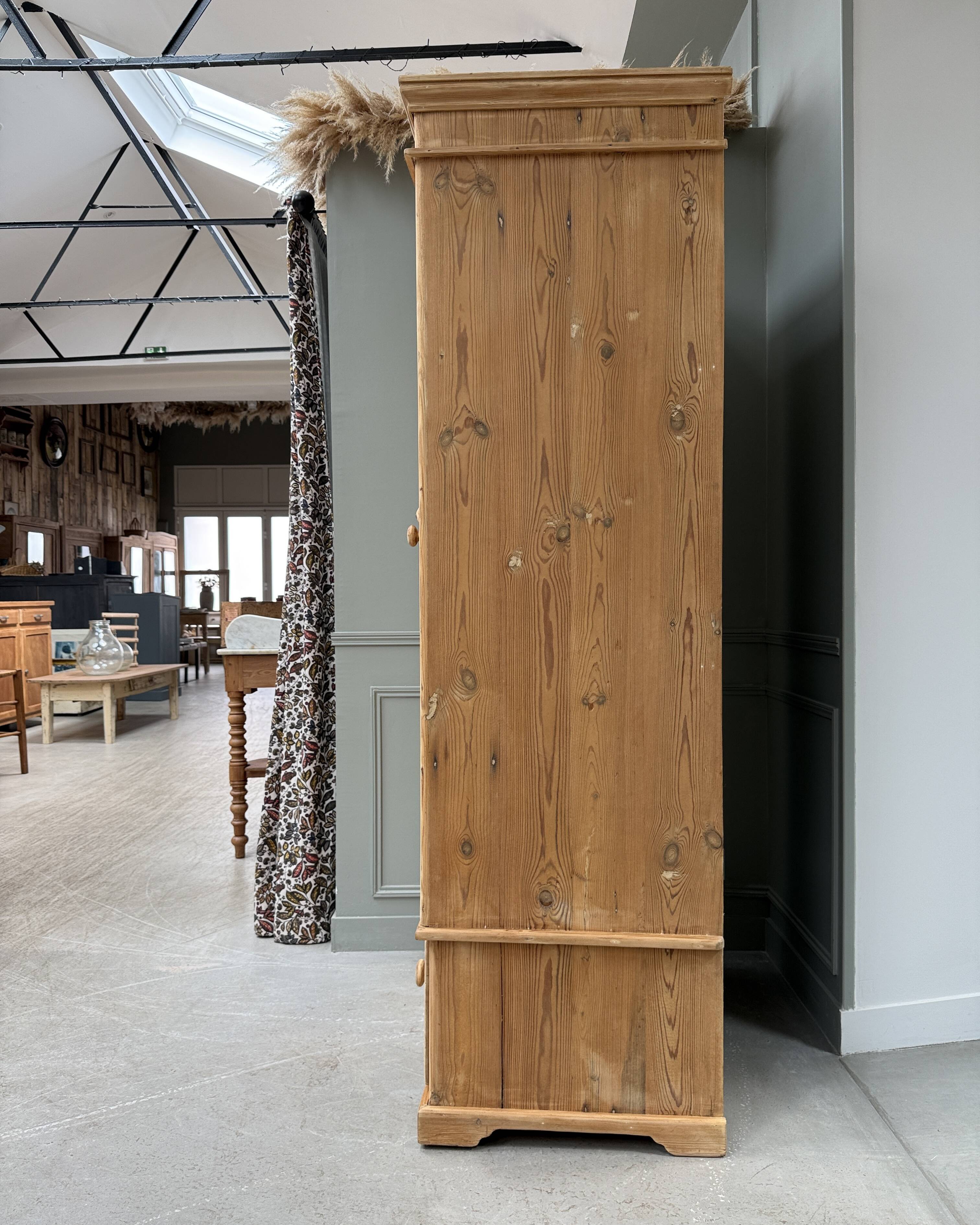 English bonnetière in pine (restored)