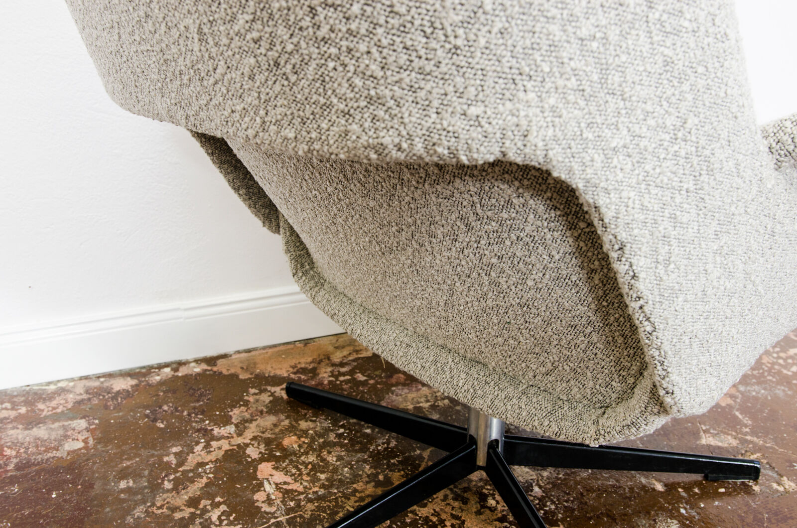 B7041 Armchair in Grey Boucle from Zakłady Przemysłu Meblarskiego Radomsko, 1970s