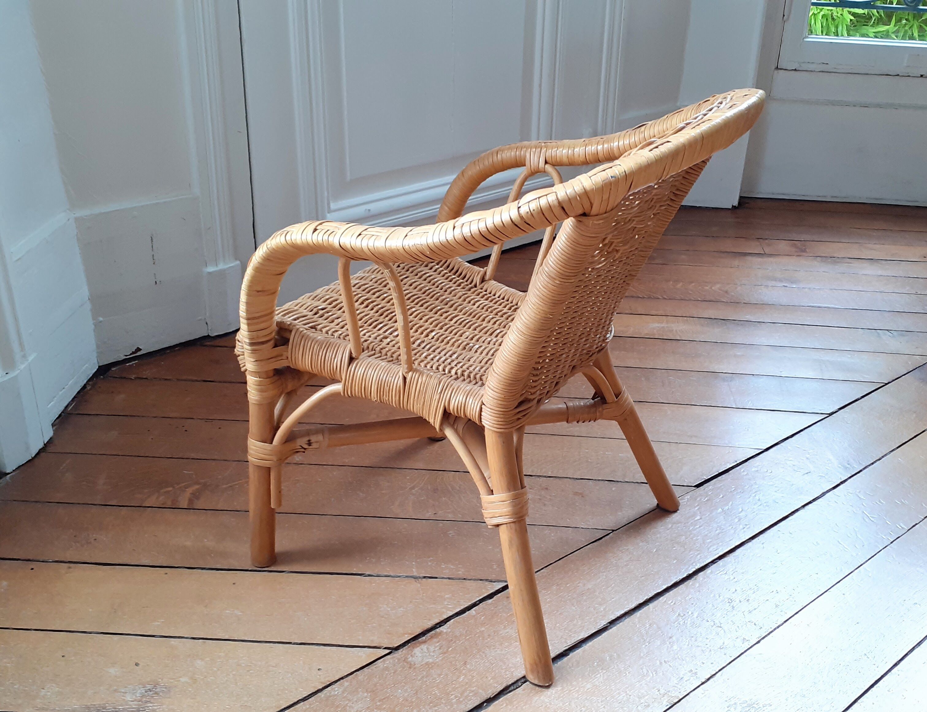 Fauteuil en rotin pour enfant
