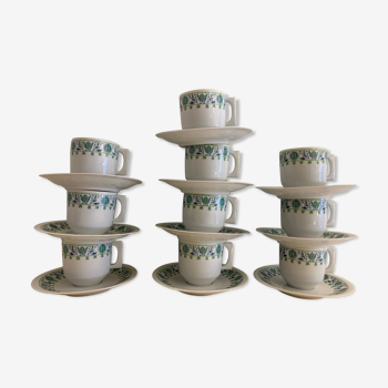 10 tasses et 10 soucoupes en porcelaine fine bernardaud cie, limoges pour christofle, modèle eridan