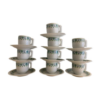 10 tasses et 10 soucoupes en porcelaine fine bernardaud cie, limoges pour christofle, modèle eridan