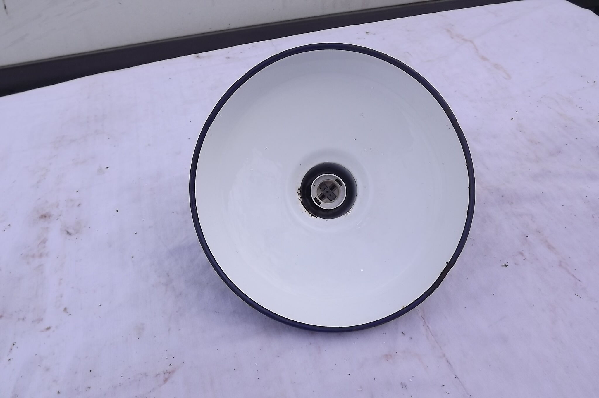 Suspension industrial sheet metal enamelled
