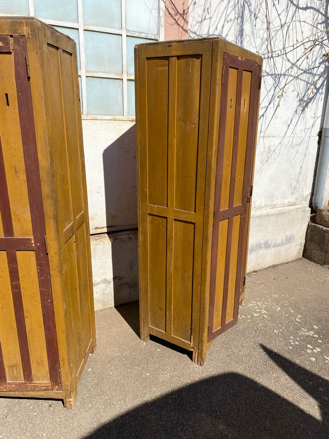 Paire de vestiaire d’usine bois