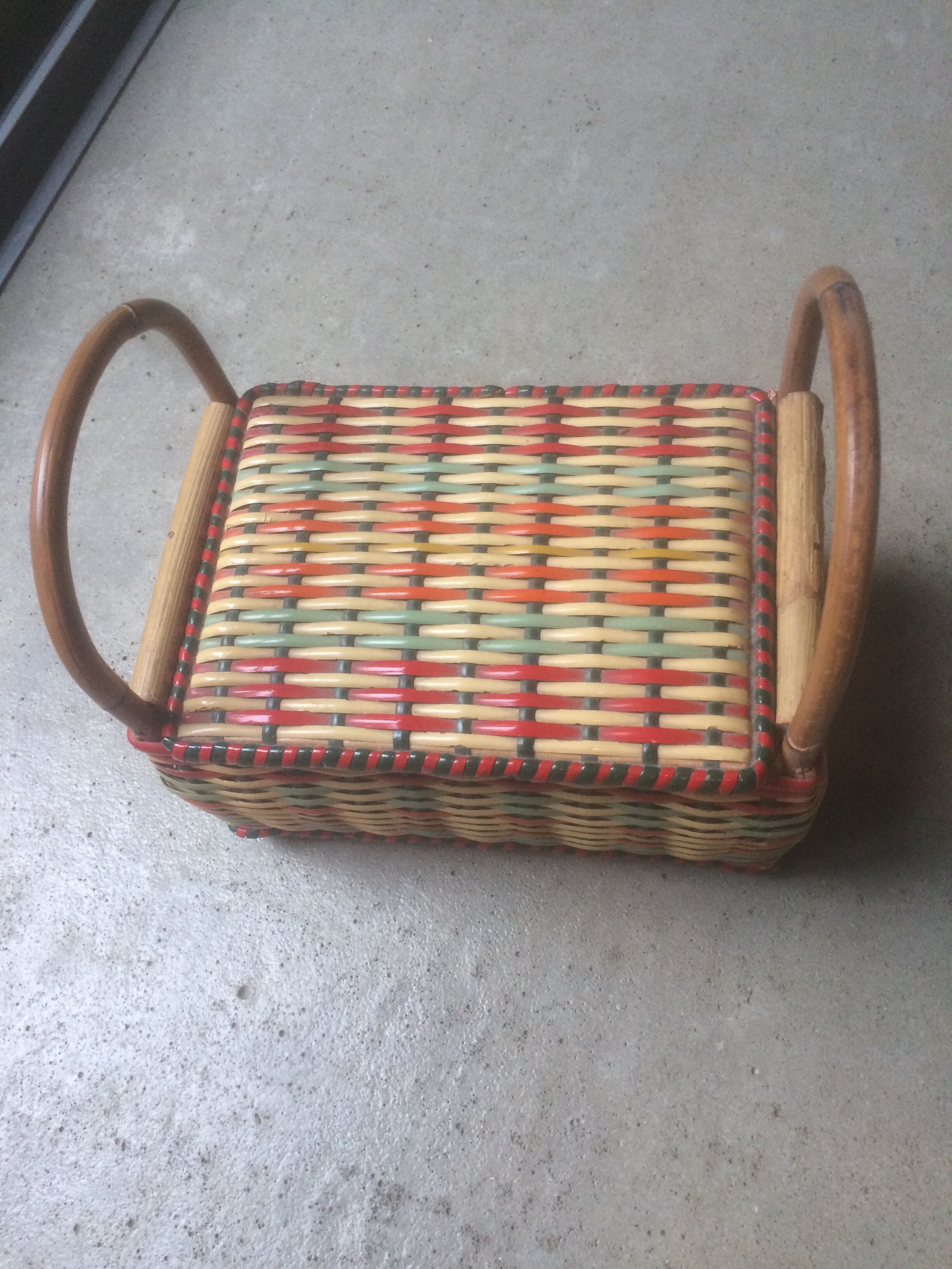 Rattan and scoubidou chest