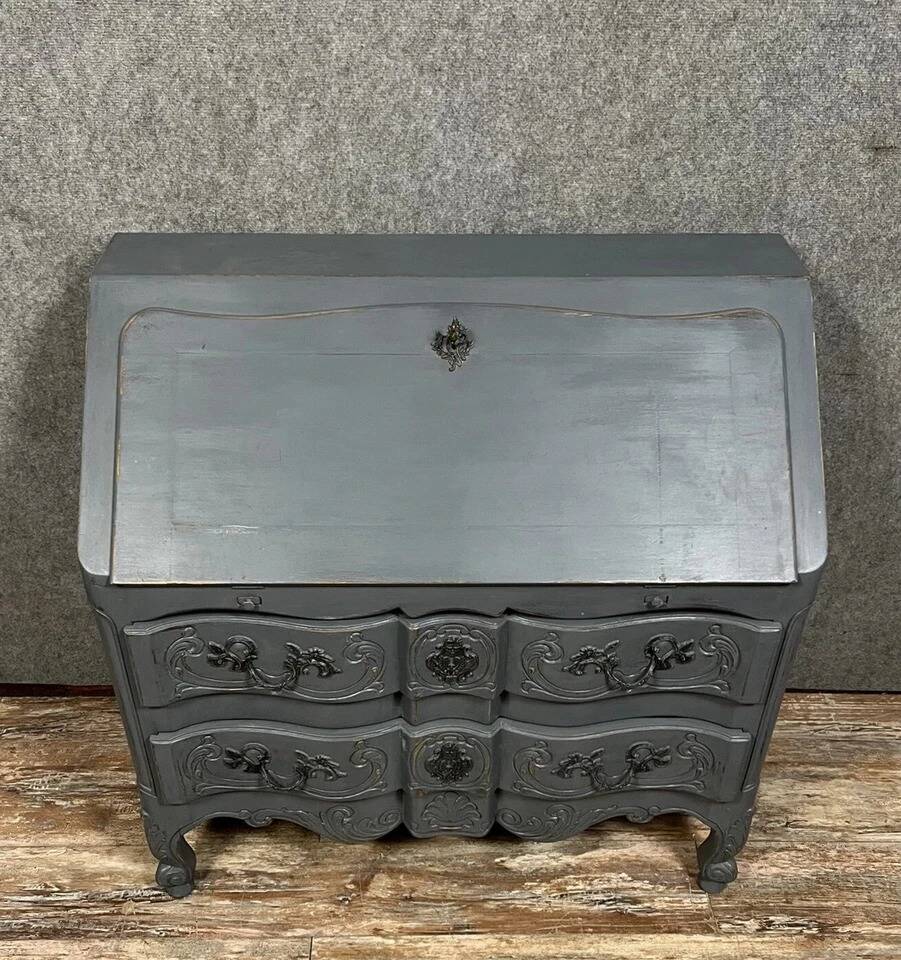 Lacquered Louis XV style balbée writing commode in wood.