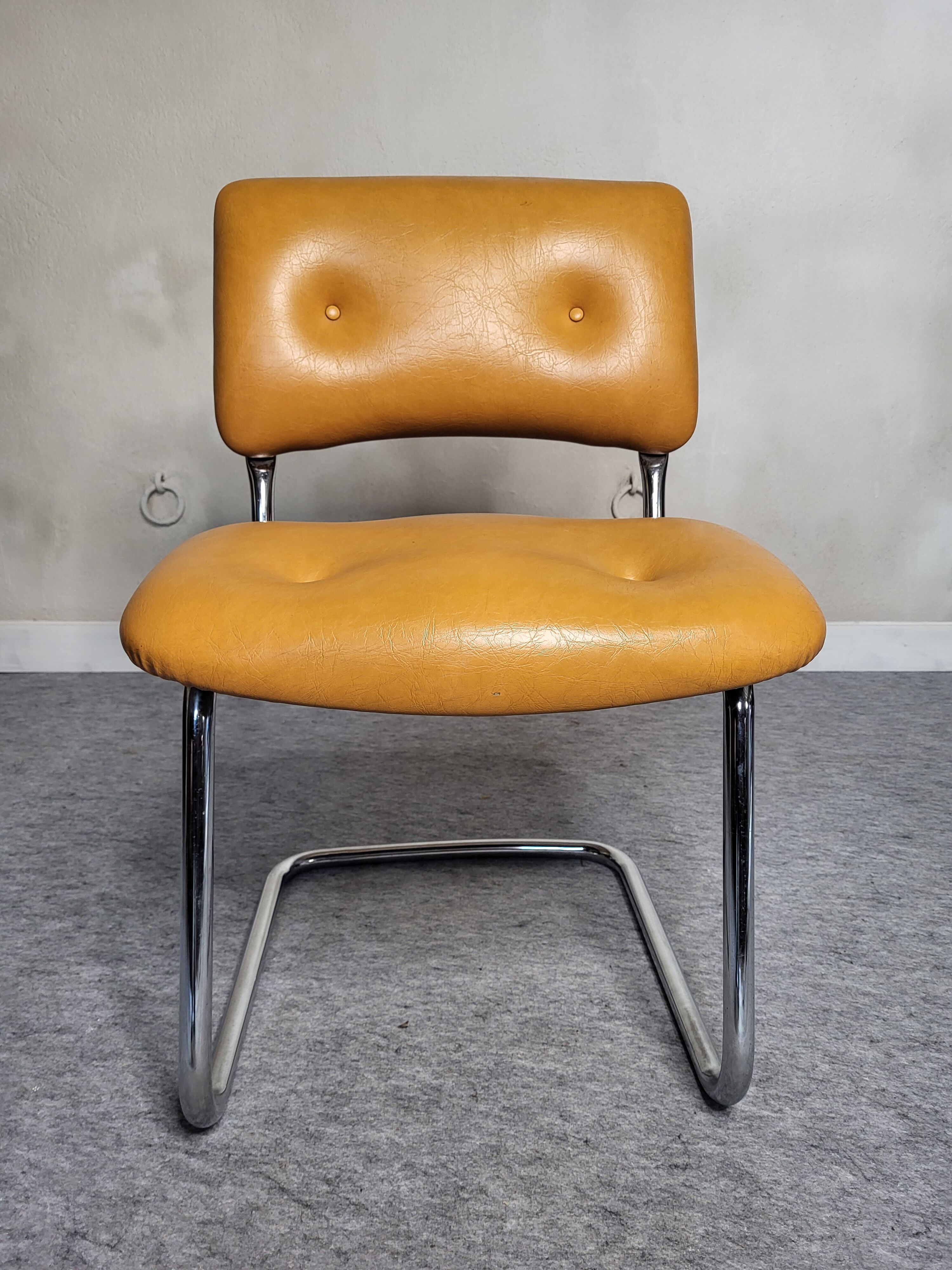 Lot Vintage 4 Chaises + 1 Tabouret Années 60/70 – Chrome Et Skaï Orange