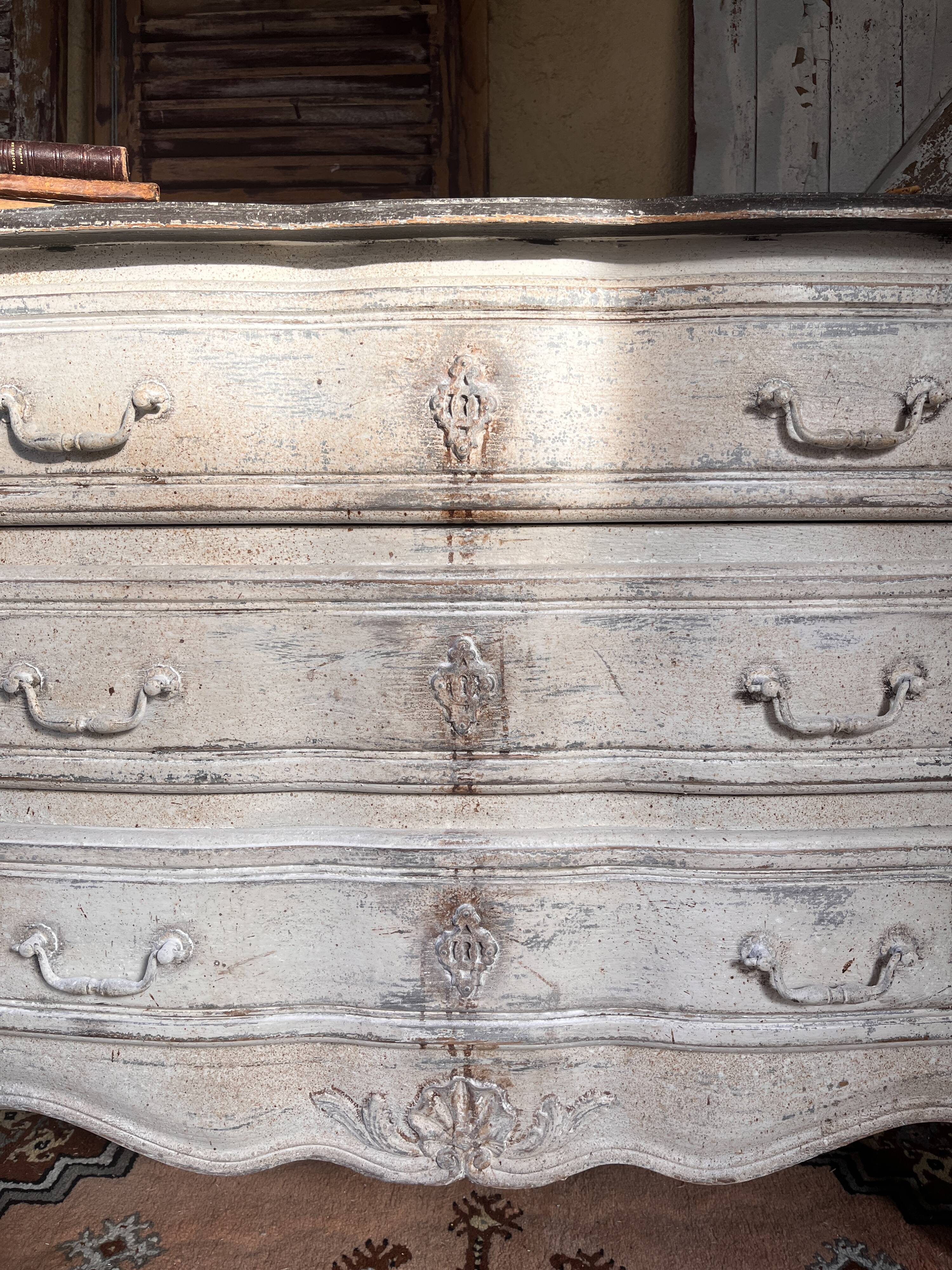 Chest of drawers