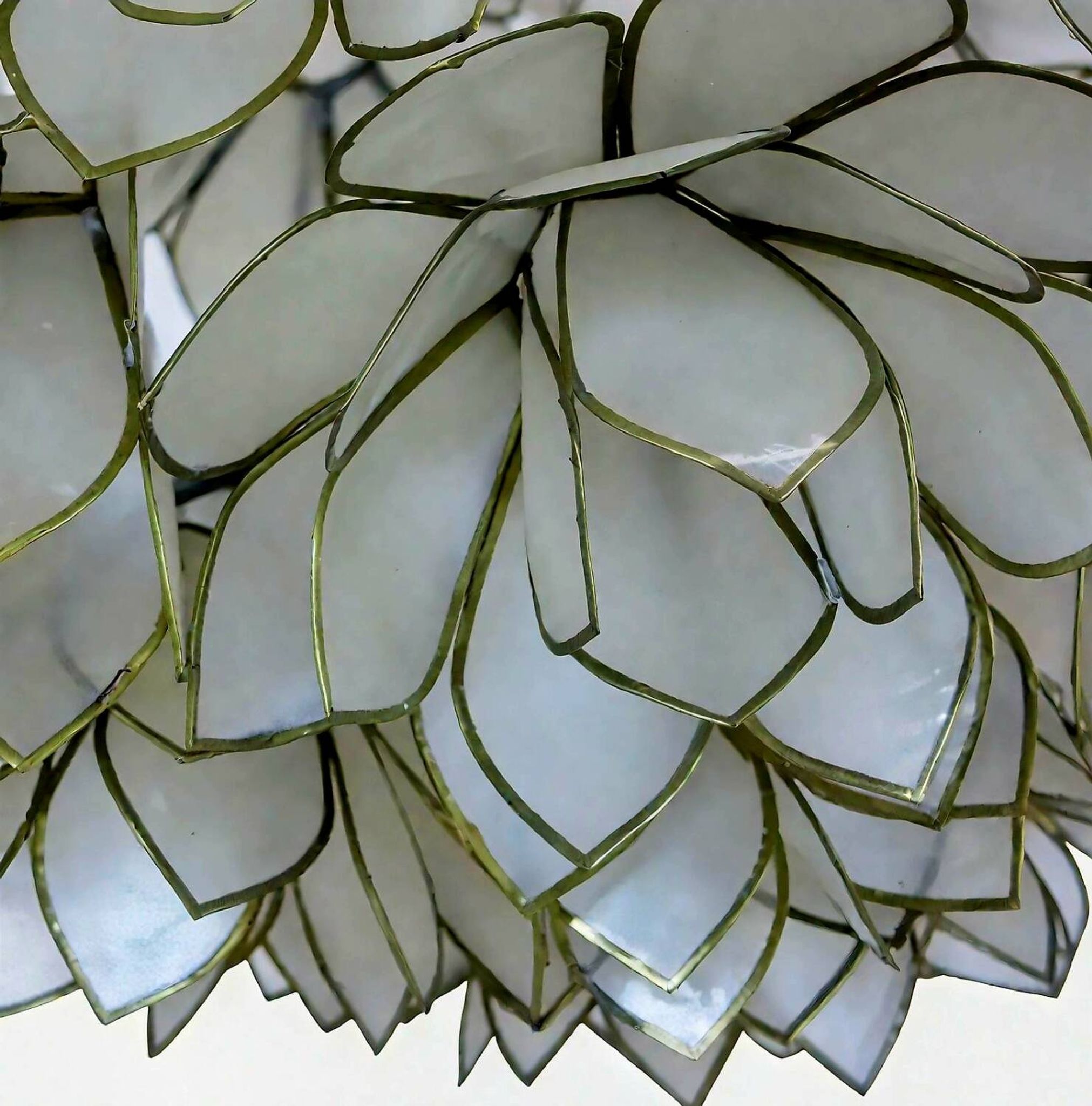 Suspension fleur en nacre & laiton – Allemagne circa 1970