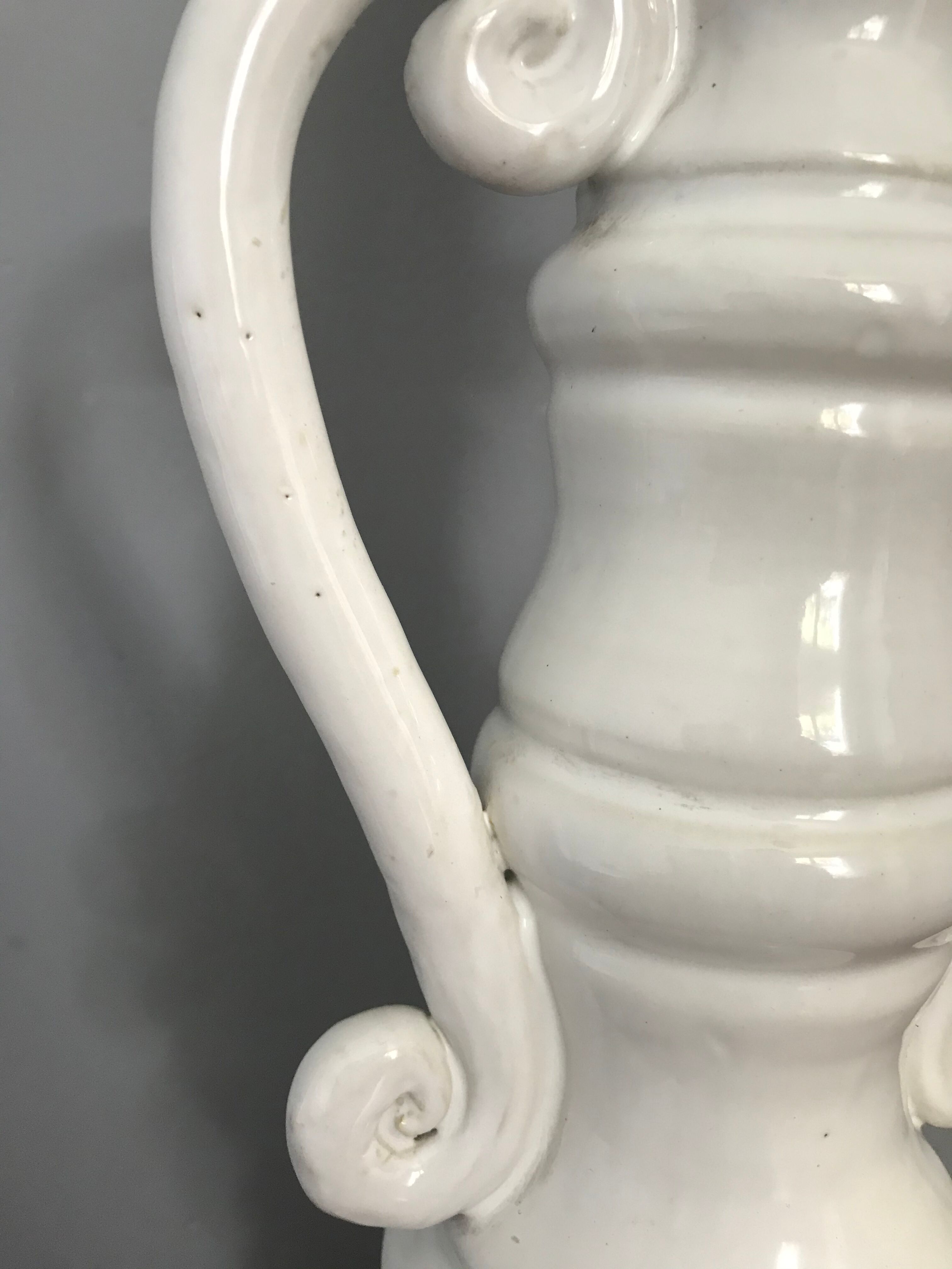 Enamelled ceramic lamp