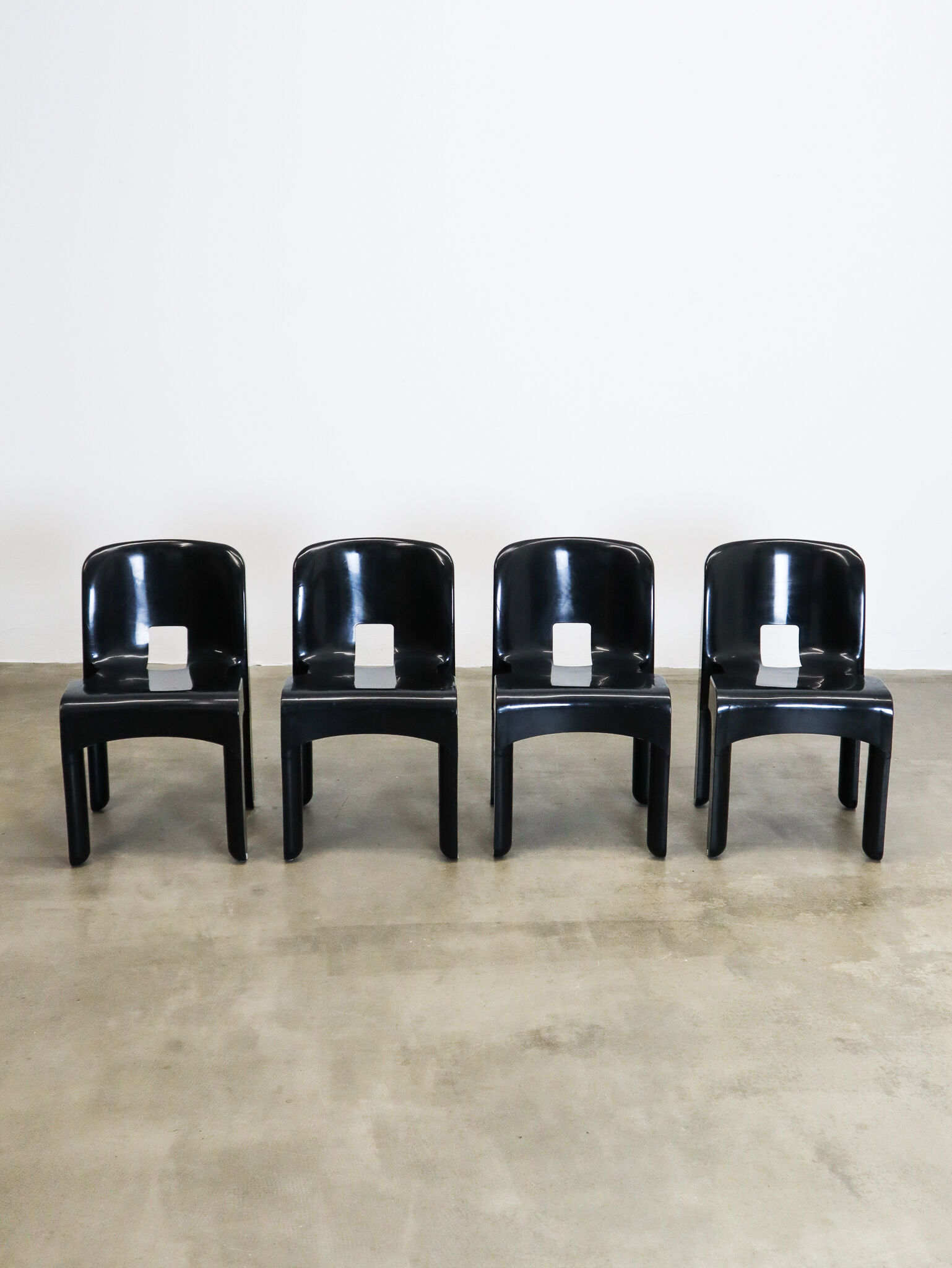 Joe Colombo Universale chairs black