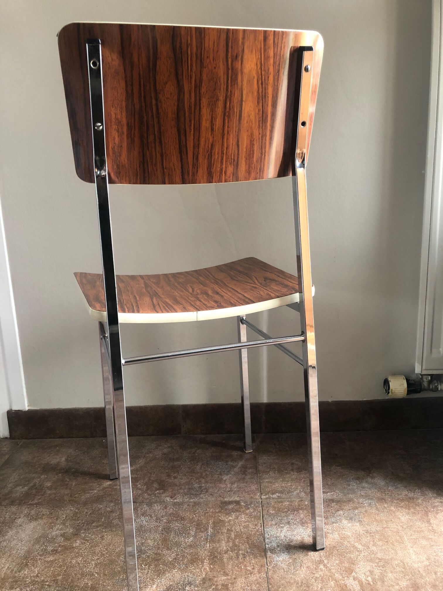 Table en formica avec sa chaise et son tabouret imitation palissandre