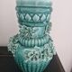 Vase ancien en barbotine bleu turquoise