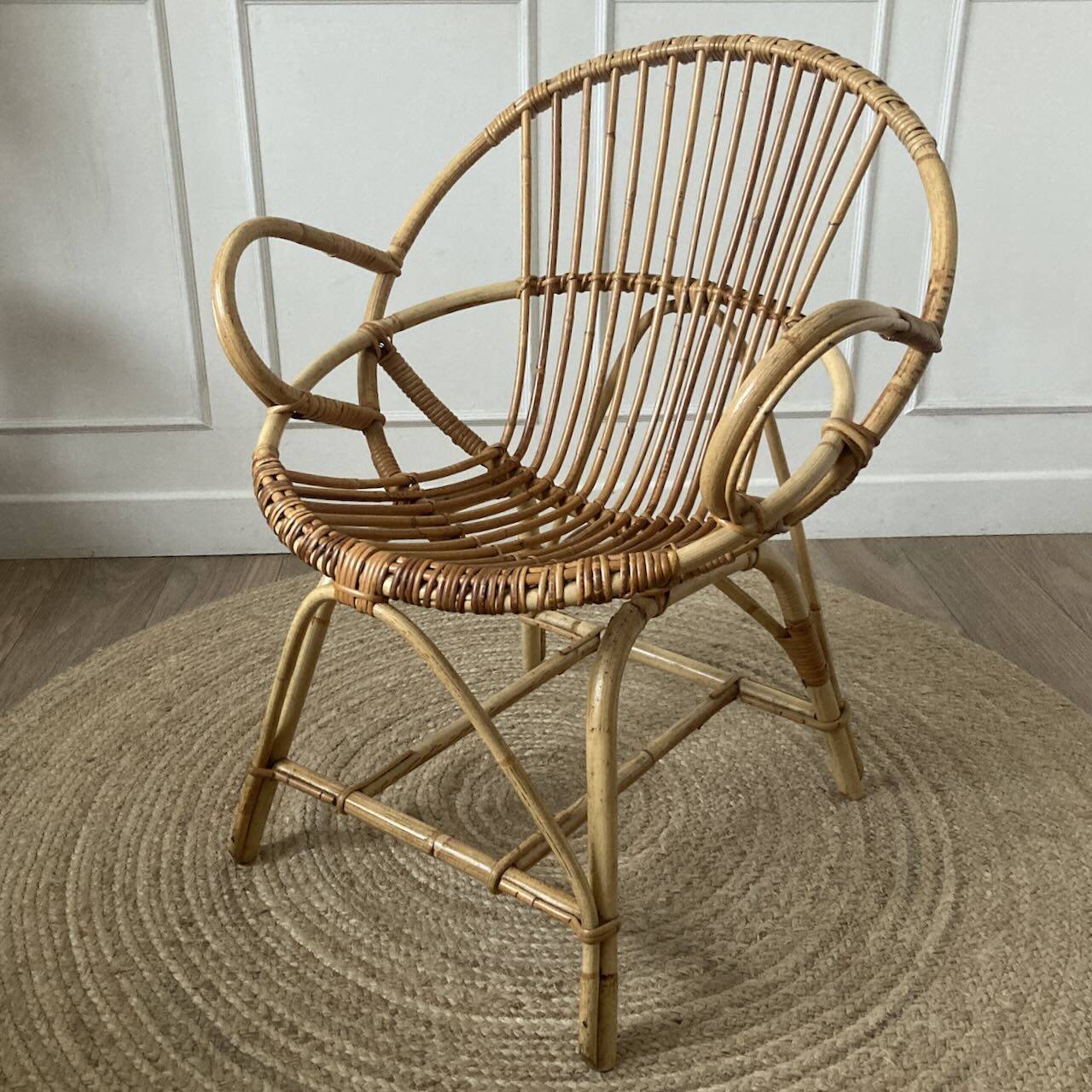 Fauteuil coquille en rotin vintage