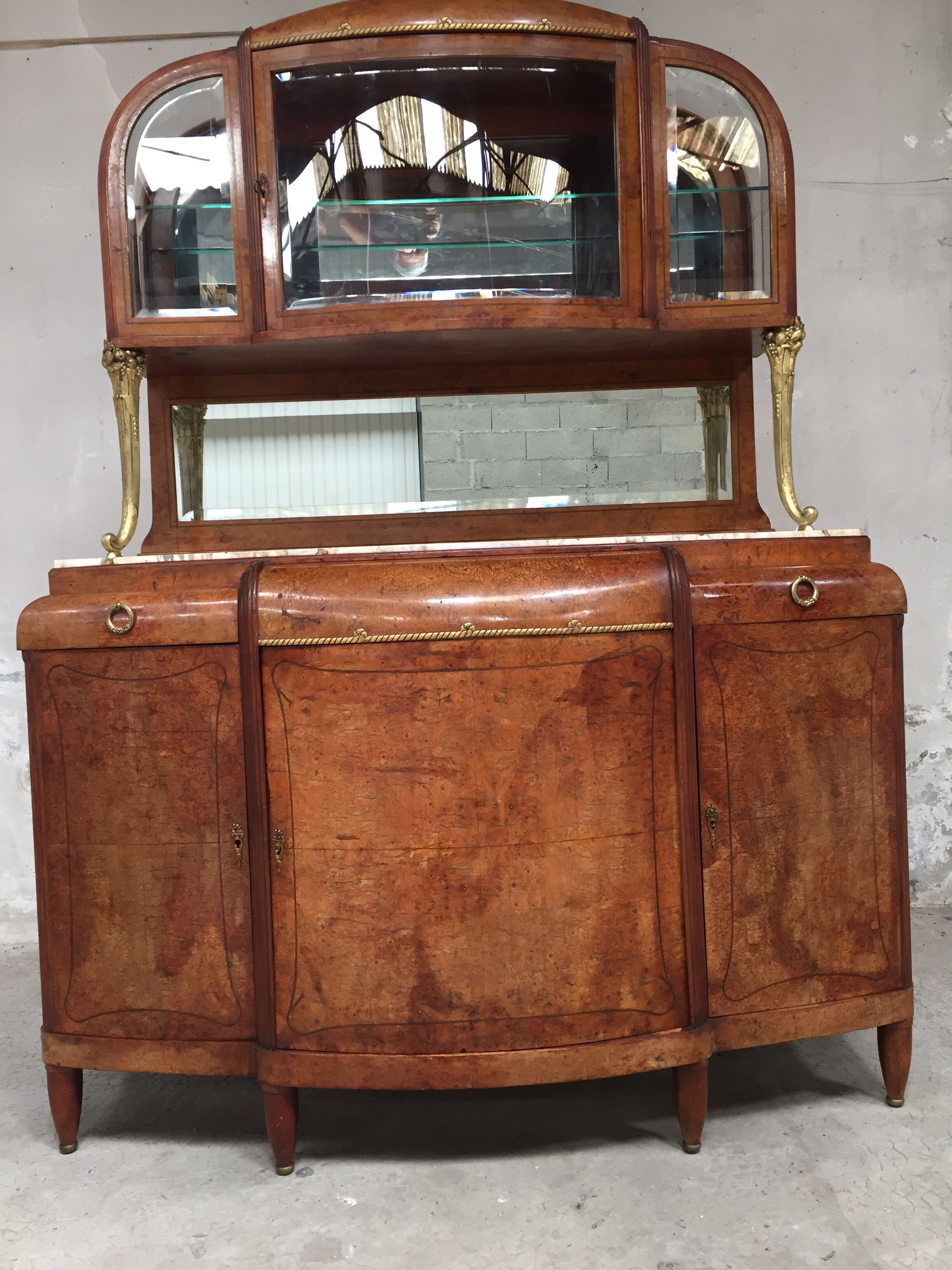 Meuble d'ébéniste art déco en loupe d'orme et bronze