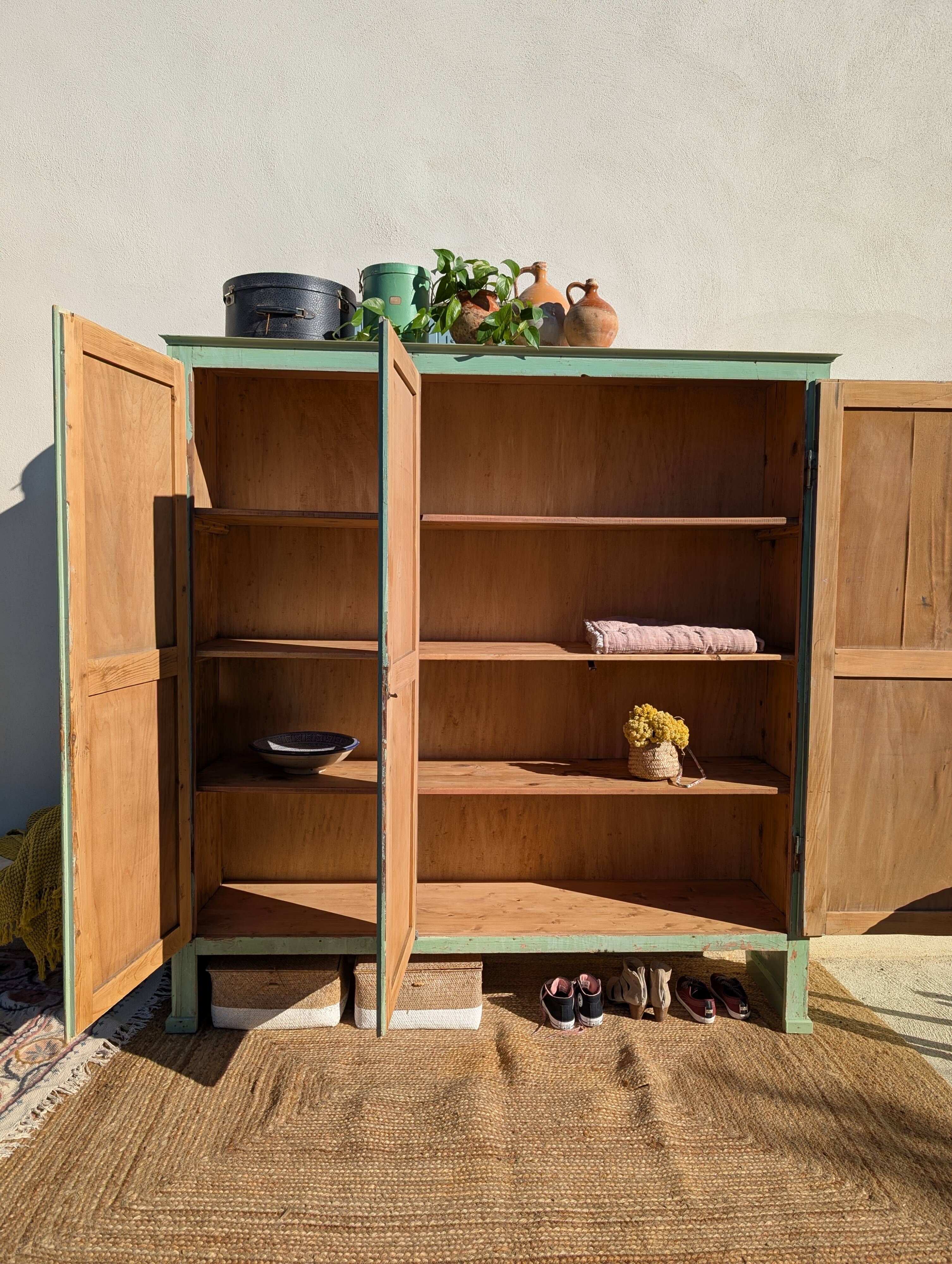 Workshop cabinet with 3 doors
