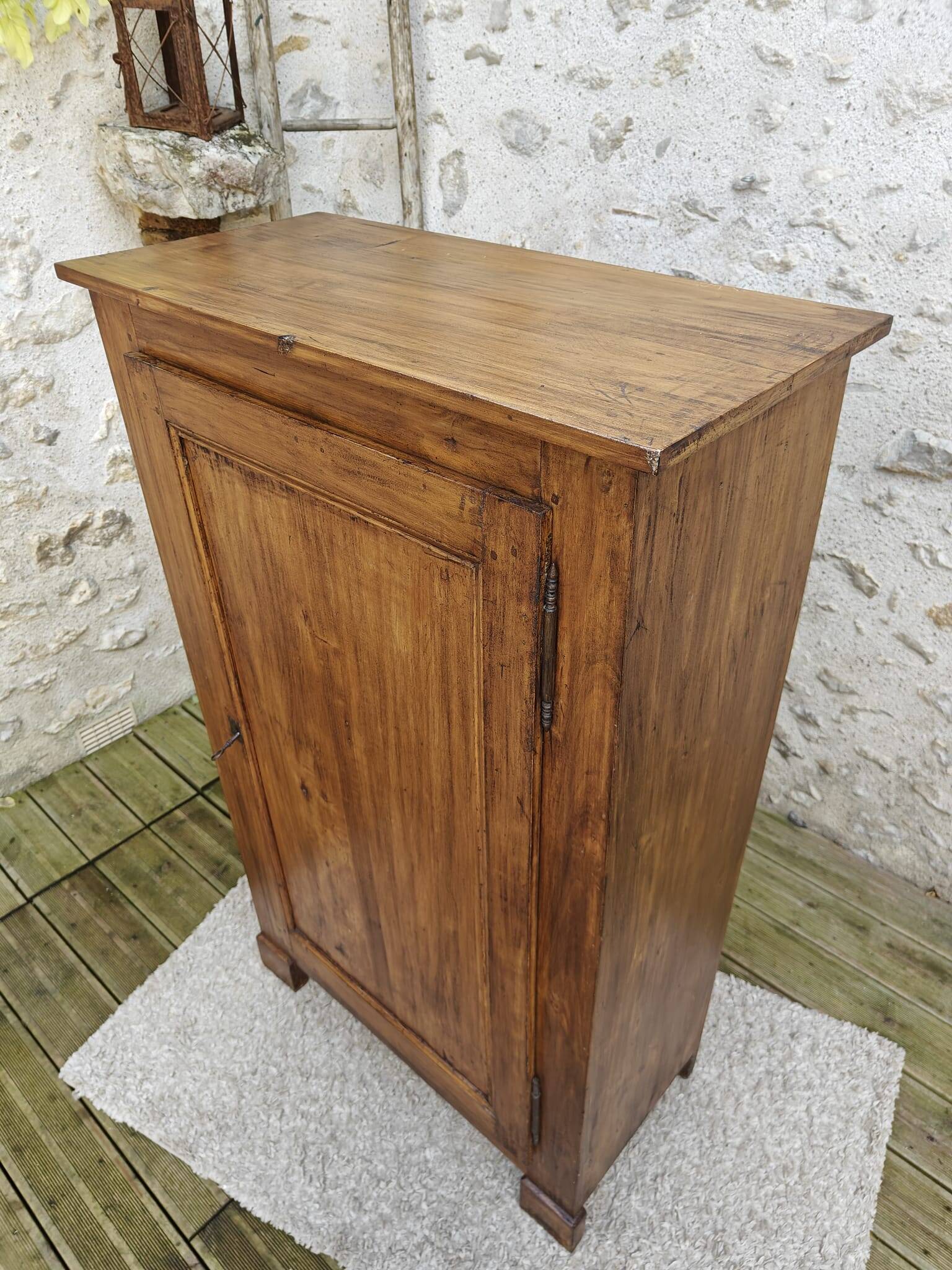 Old bonnet maker