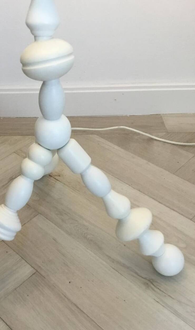 Front design painted solid wood floor lamp