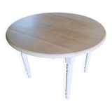 Round dining table