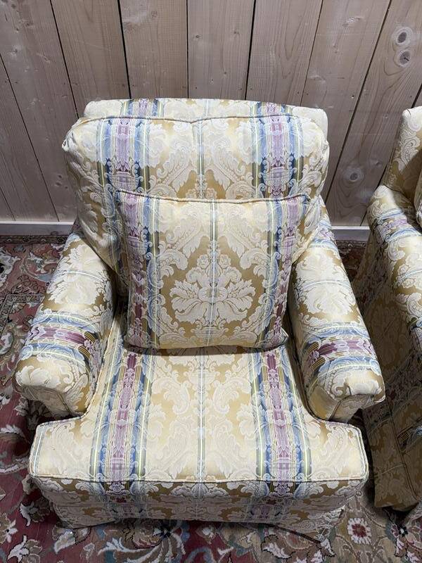 Paire de fauteuils anglais en soierie