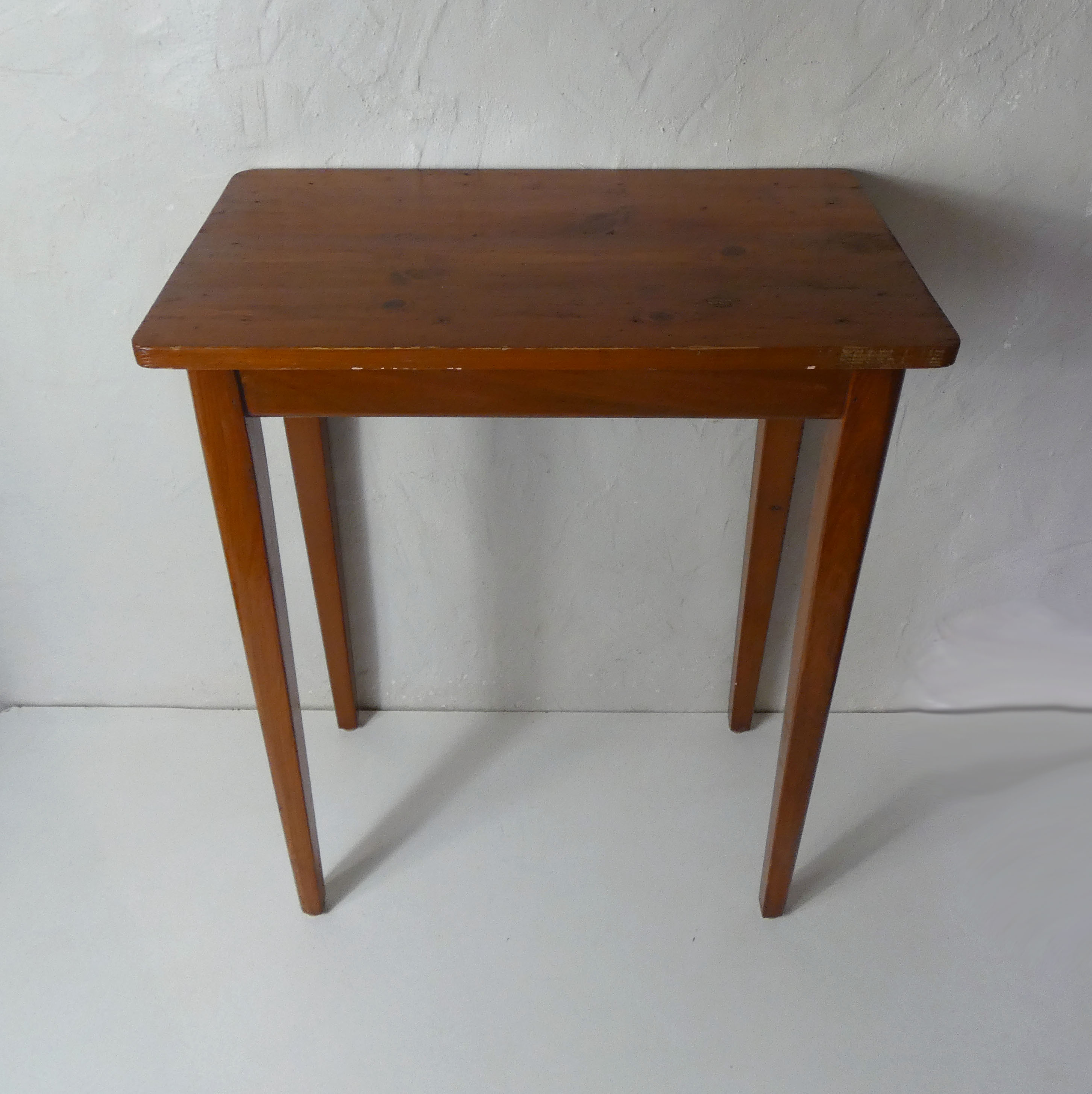 Side table in wood