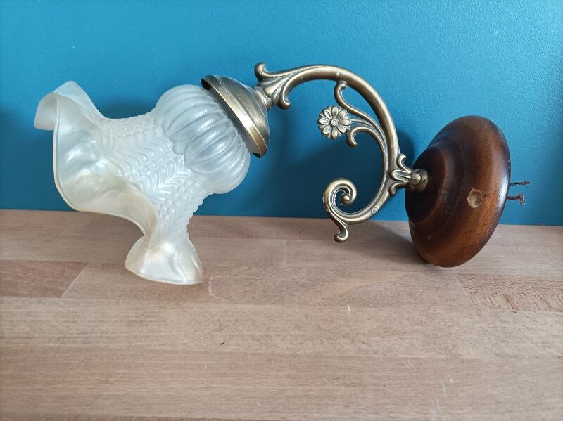 Wall lamp in glass and brass