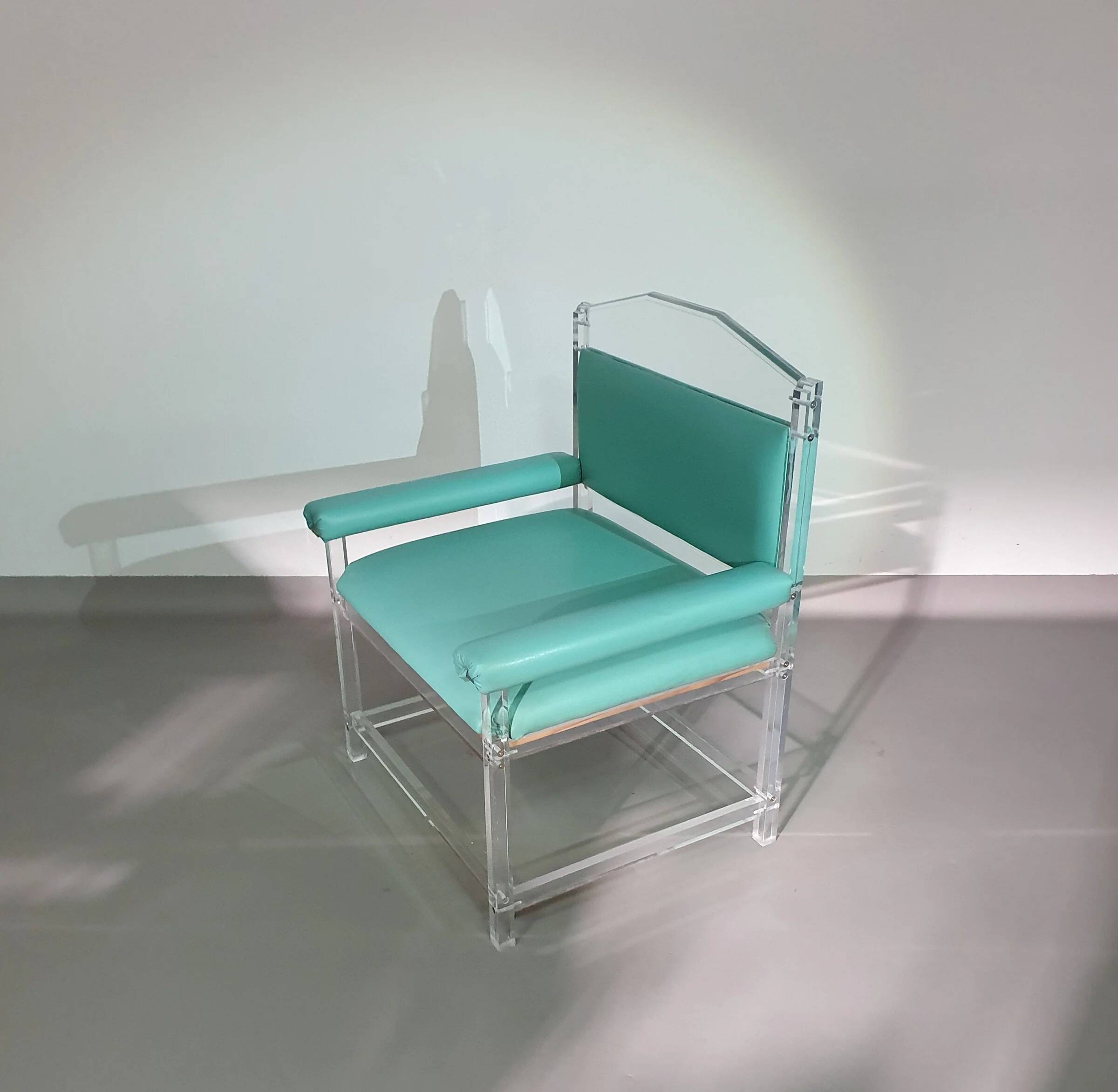 Chaise rare en plexiglas / acrylique / années 80