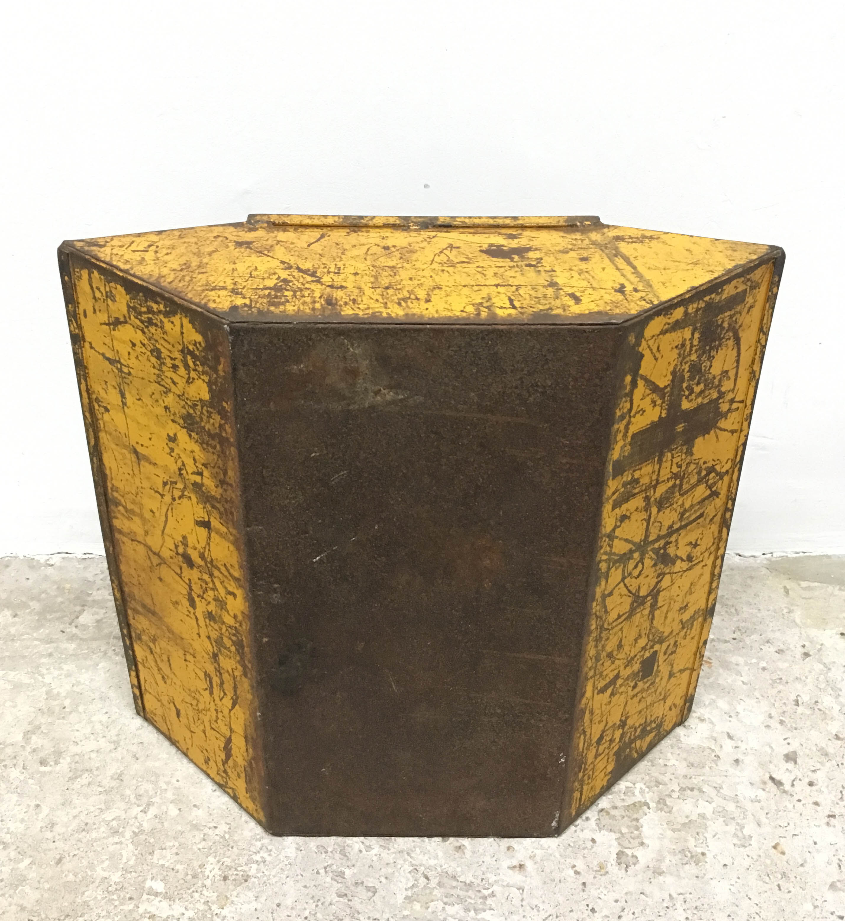 Double beak yellow steel tray