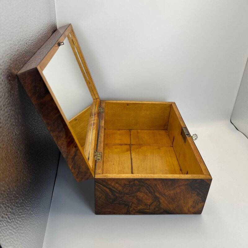 Biedermeier Box in Walnut Veneer on Maple, Austria, 1840s