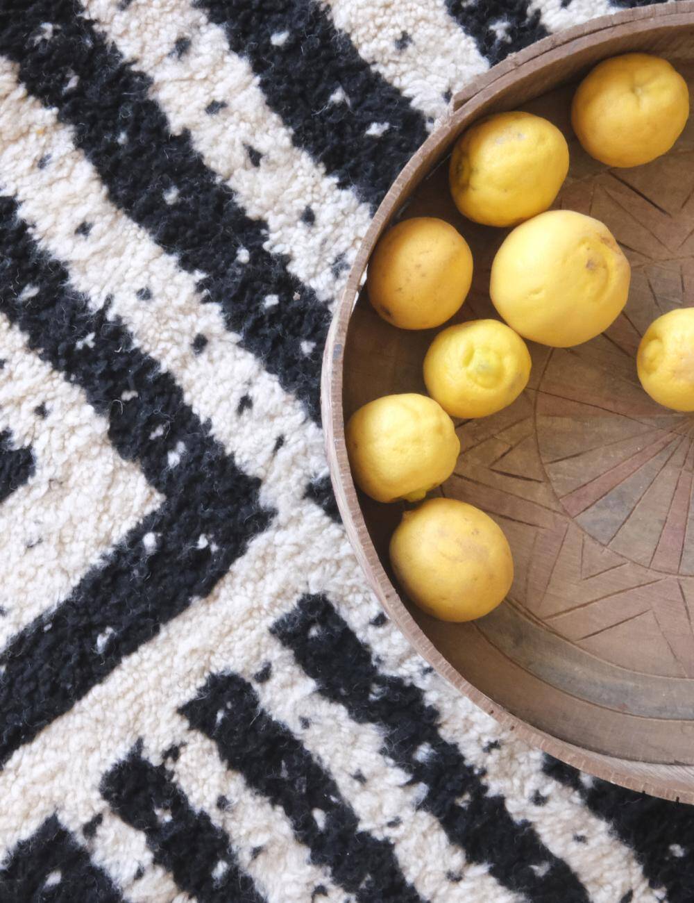 Black and White Rug - 274 x 218 cm