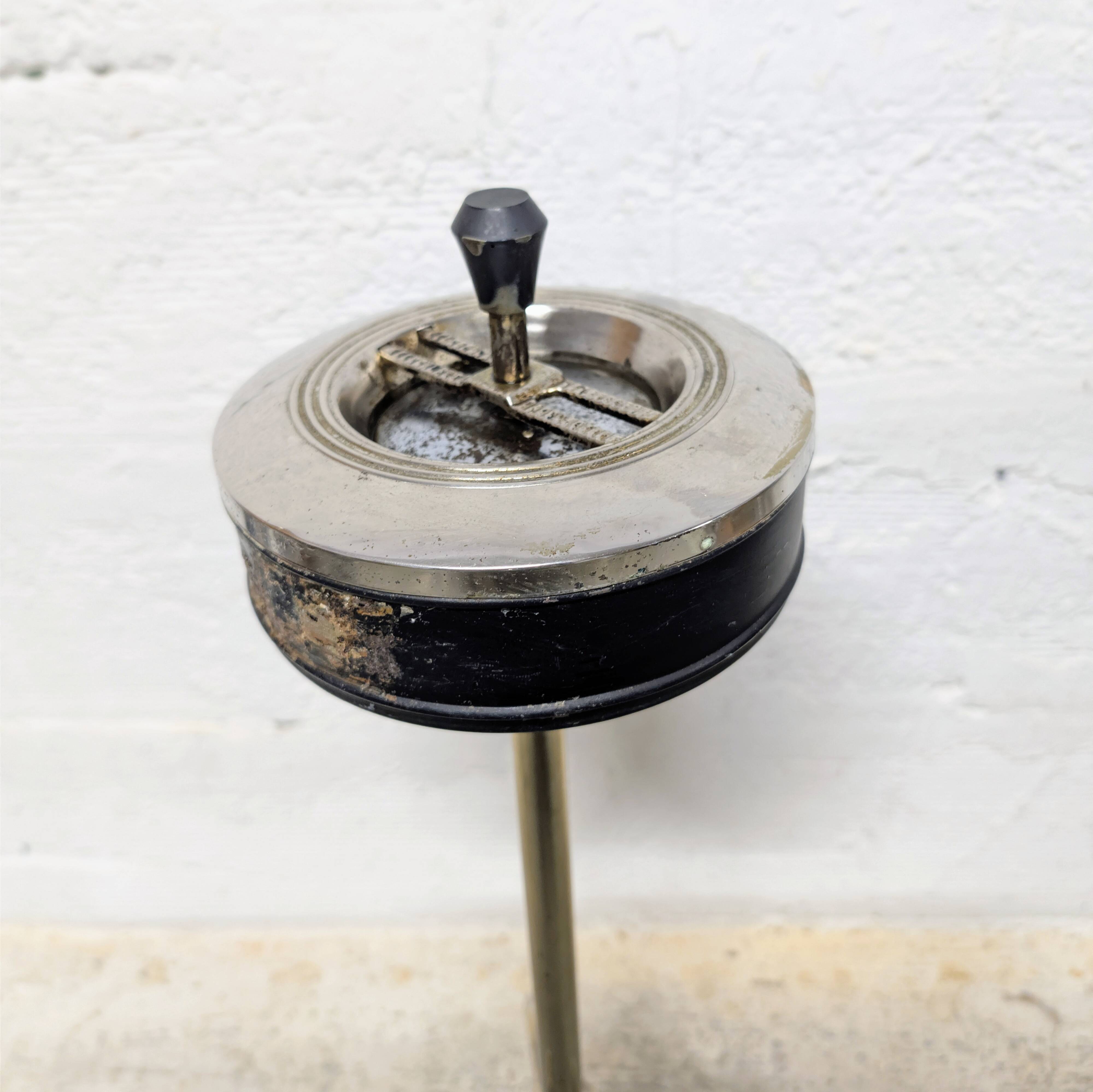 Tripod standing ashtray