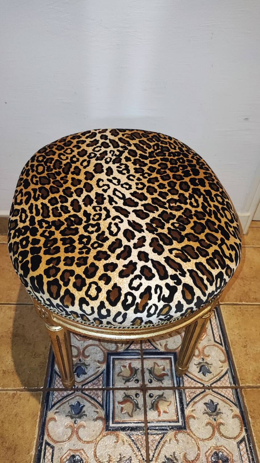 Tabouret en bois doré