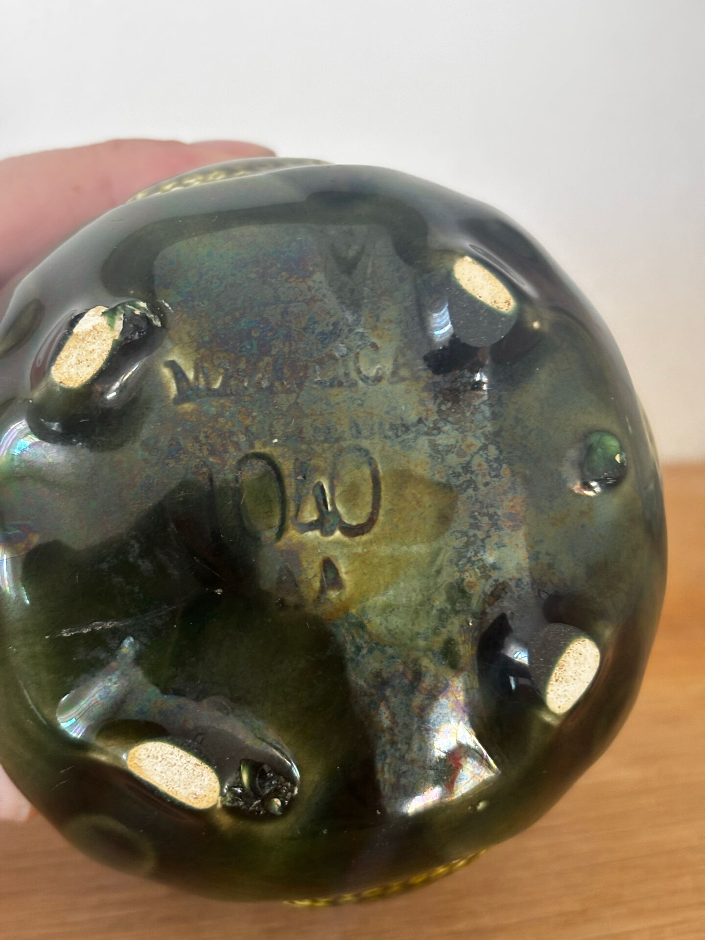 Pot ou cache pot Majolica Sarreguemines barbotine émaillée verte